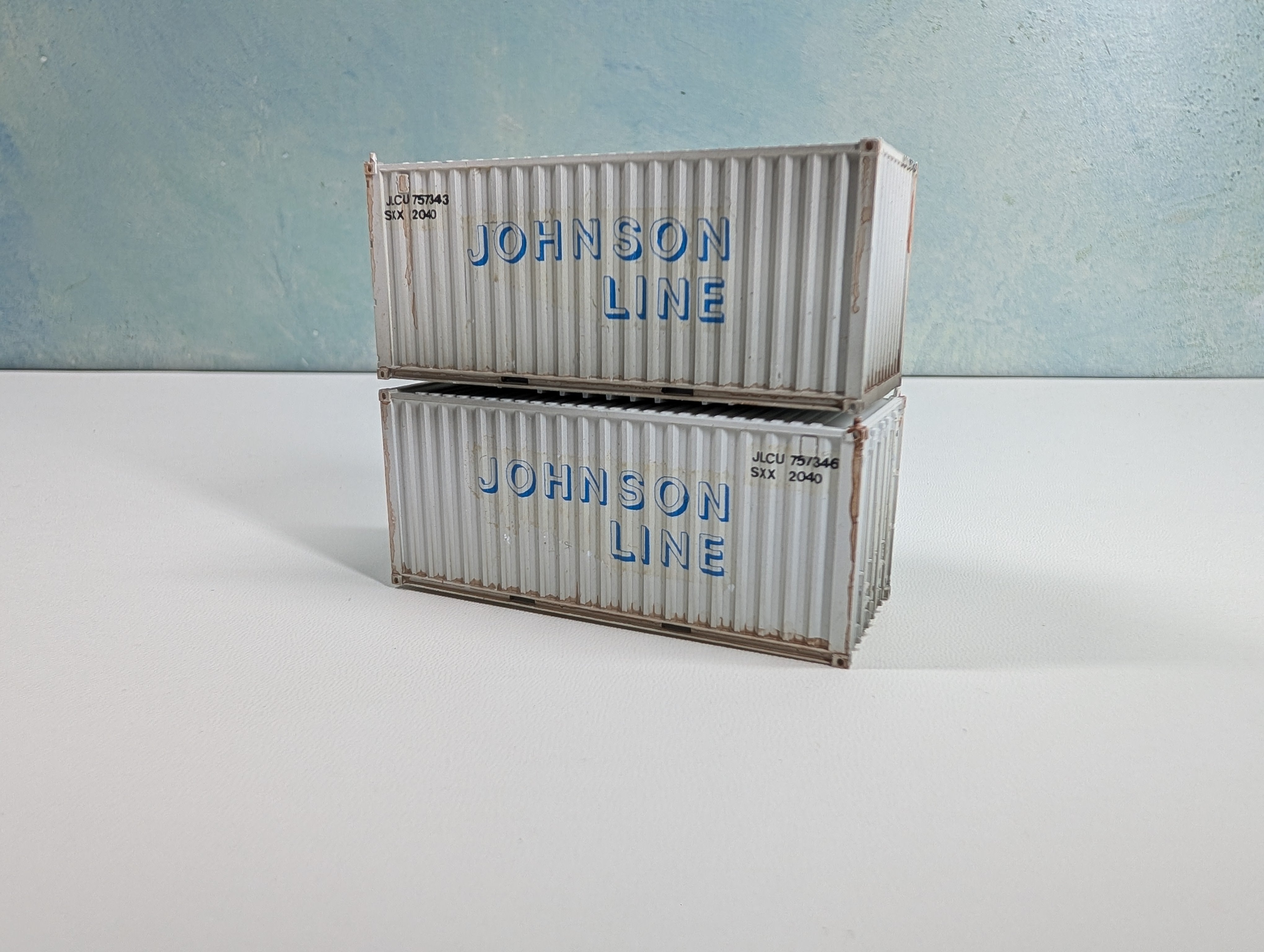 USED HO Scale 20' Containers, Weathered Johnson Line (2 pcs)