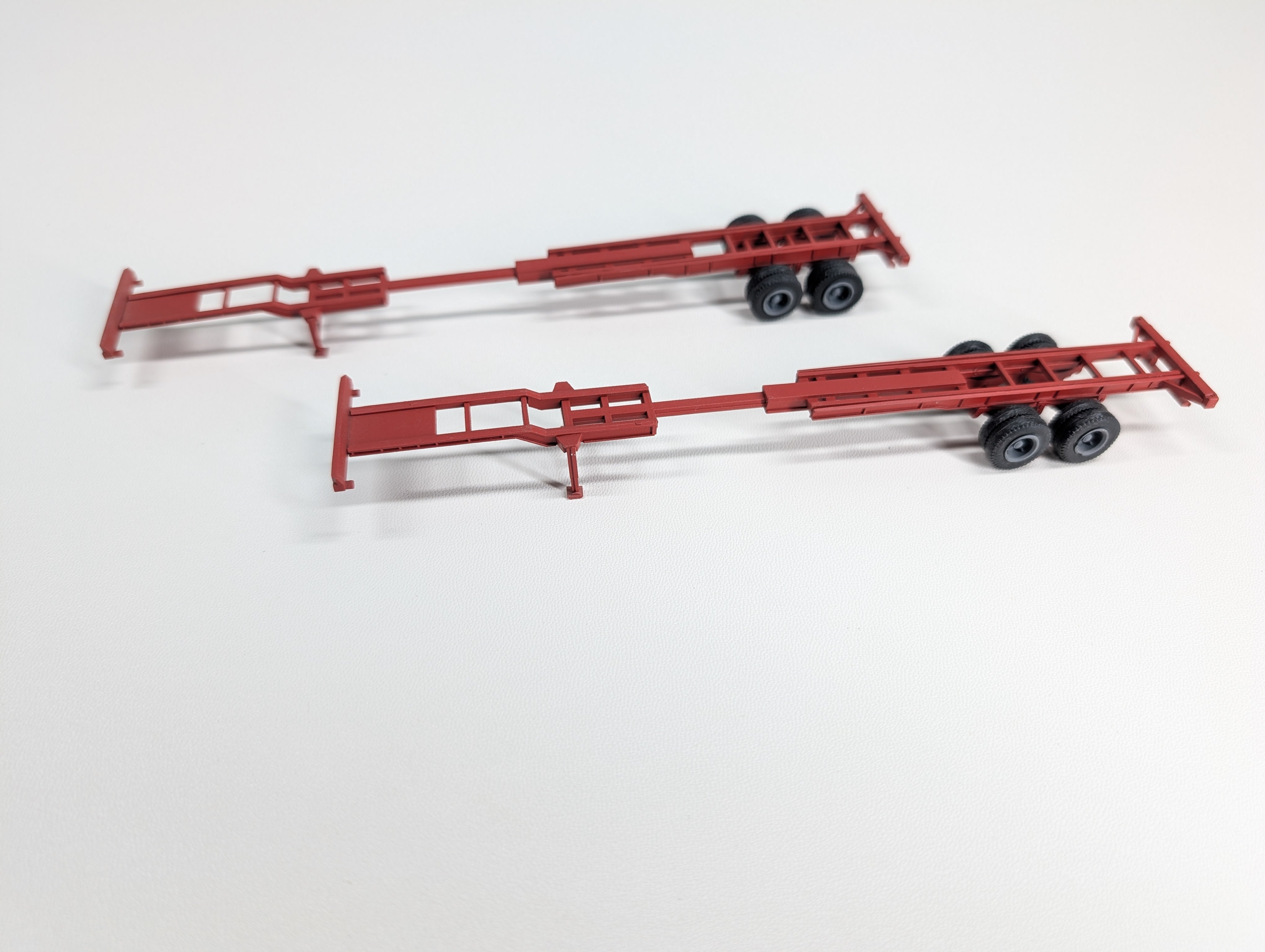 USED HO Scale Red 48' Trailer Chassis (2 pcs)