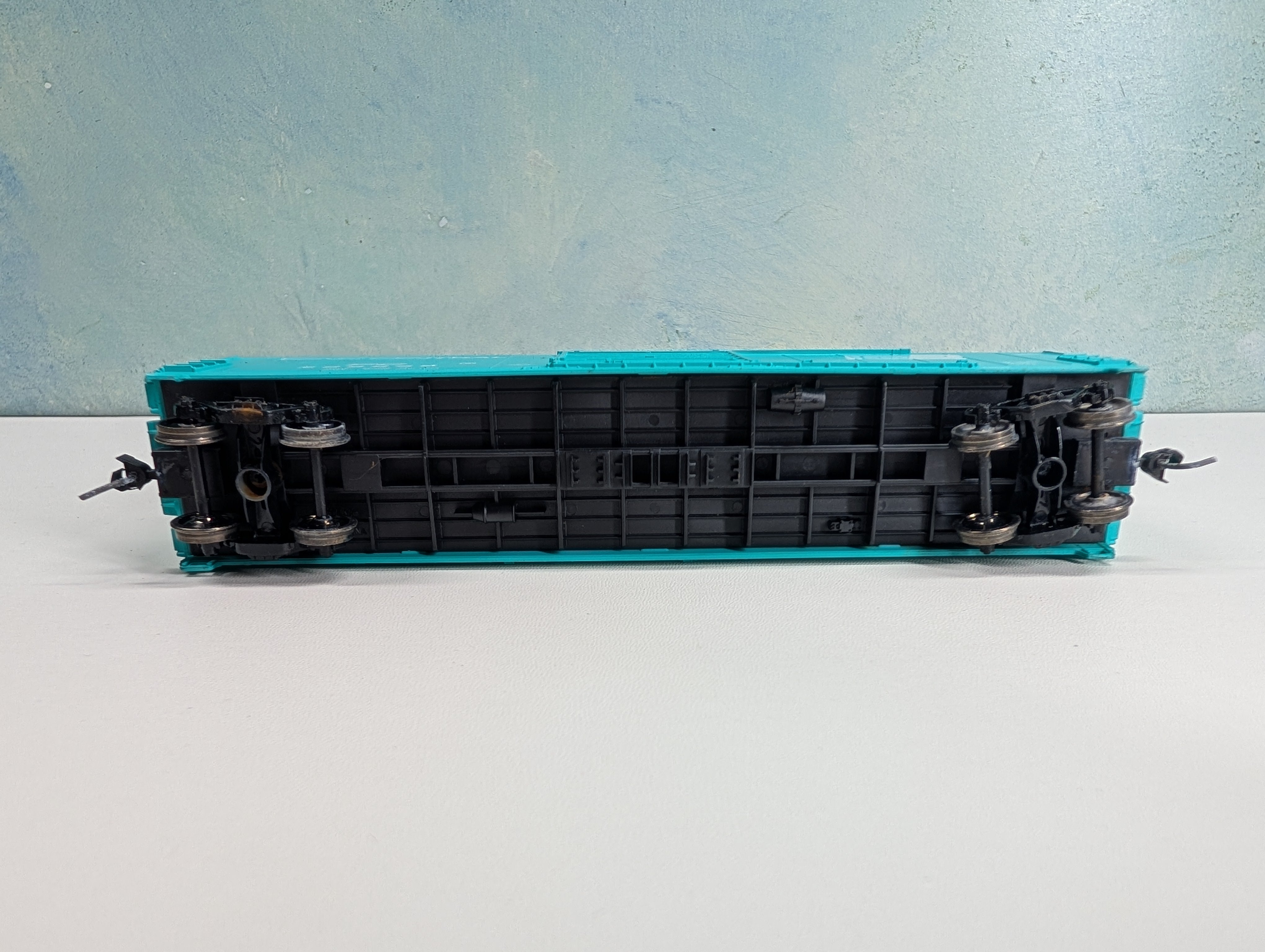 USED Life-Like 23943 HO Scale 50' High Roof Box Car Penn Central PC #229258 Proto 1000, Metal Wheels