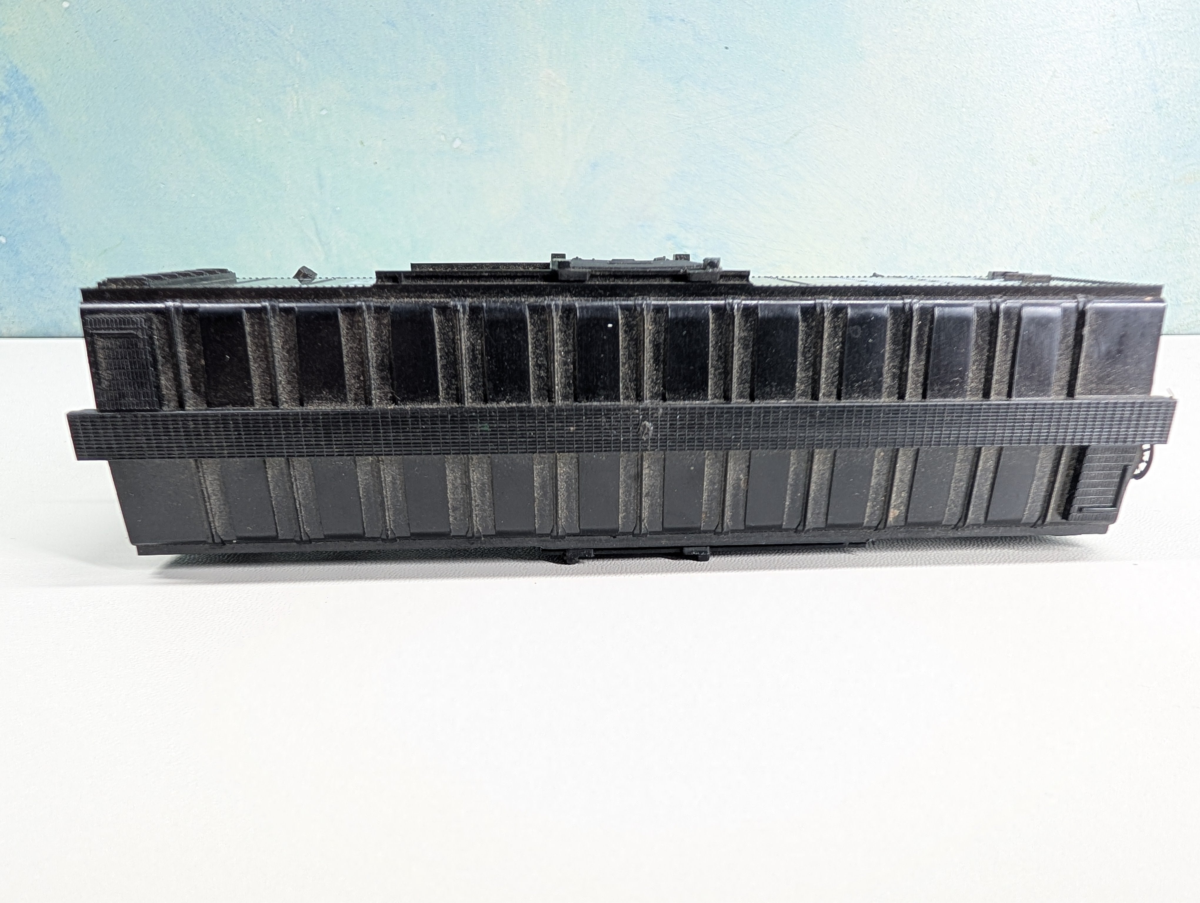 USED HO Scale 40' Box Car New Haven NH #32957