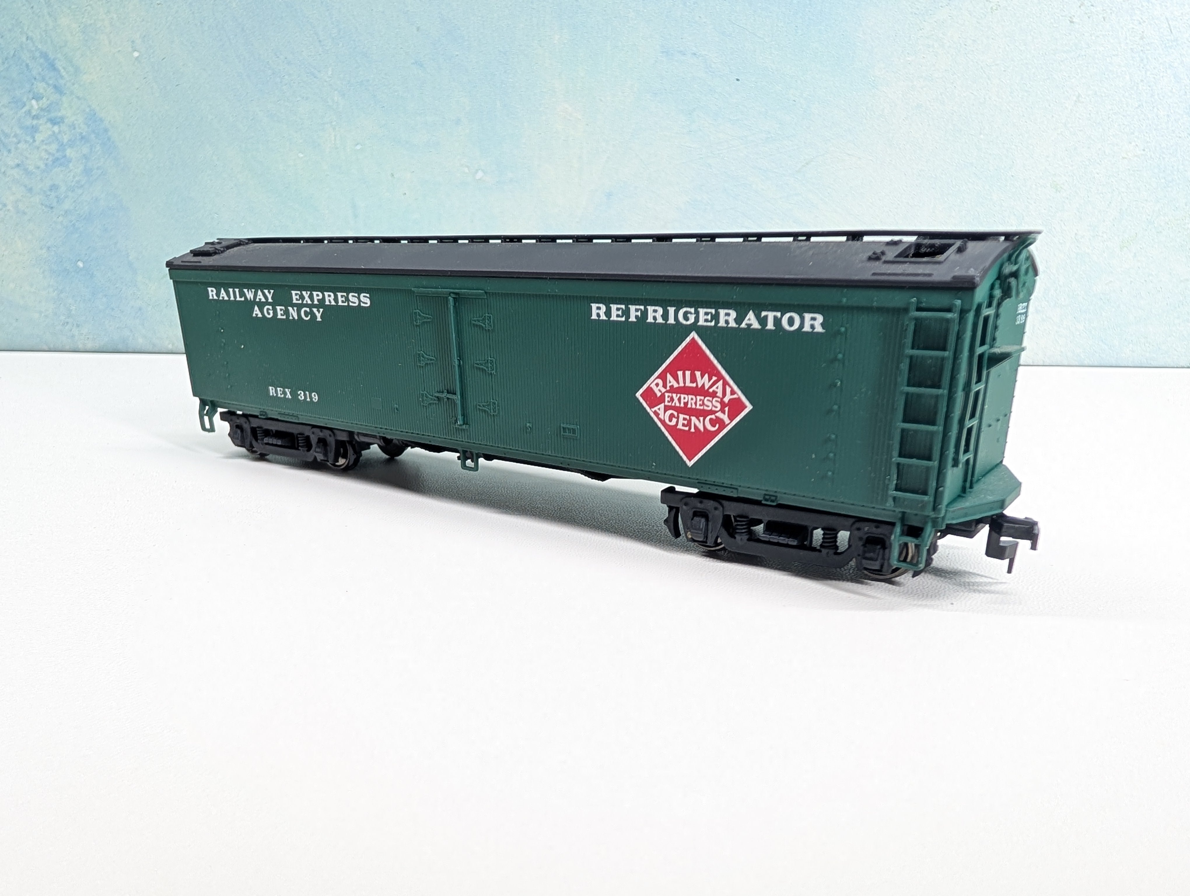 USED Walthers HO Scale Express Reefer Railways Express Agency REX #319 Metal Wheels
