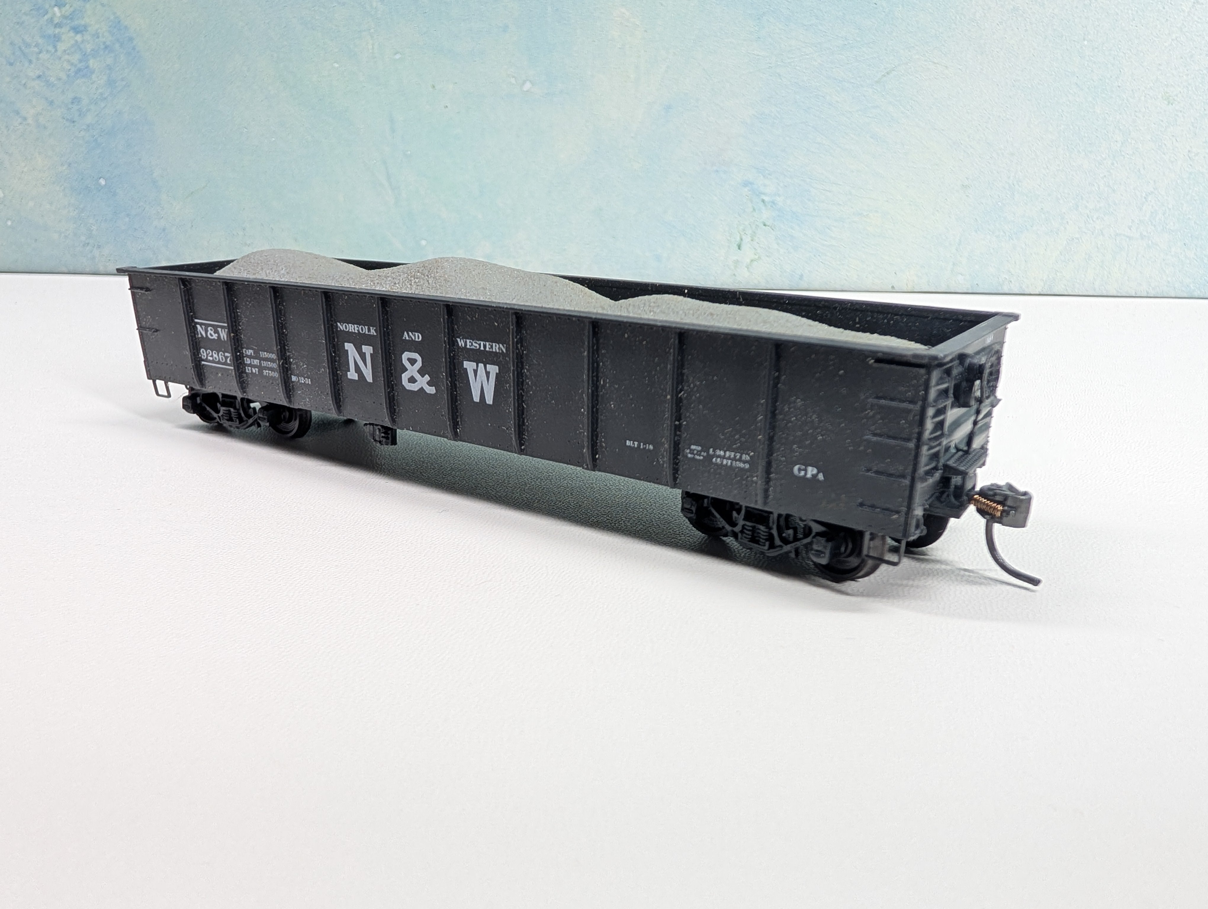 USED Accurail HO Scale Gondola w/ Load Norfolk & Western NW #92867