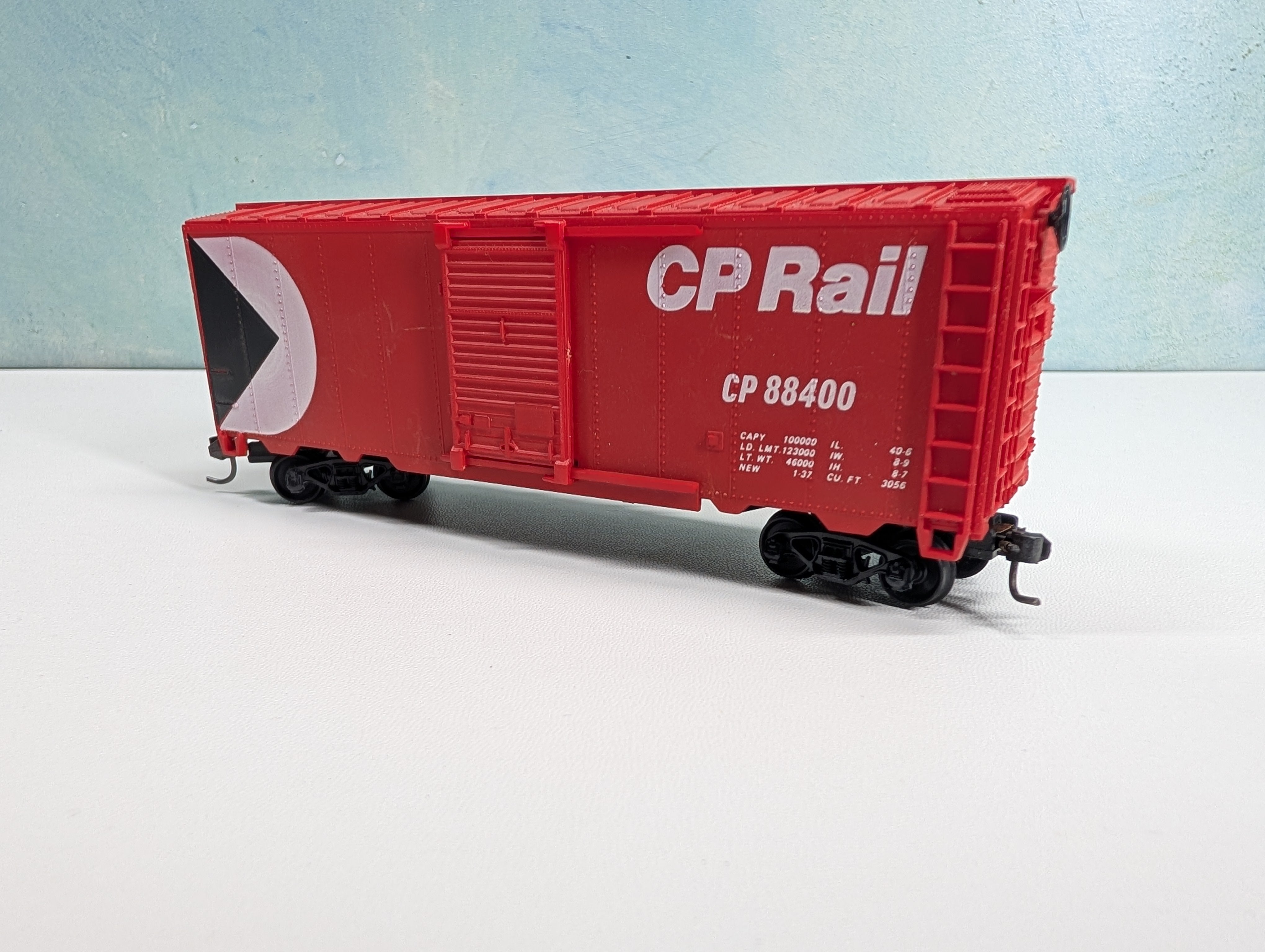 USED Lionel HO Scale 40' Box Car CP Rail CP #88400