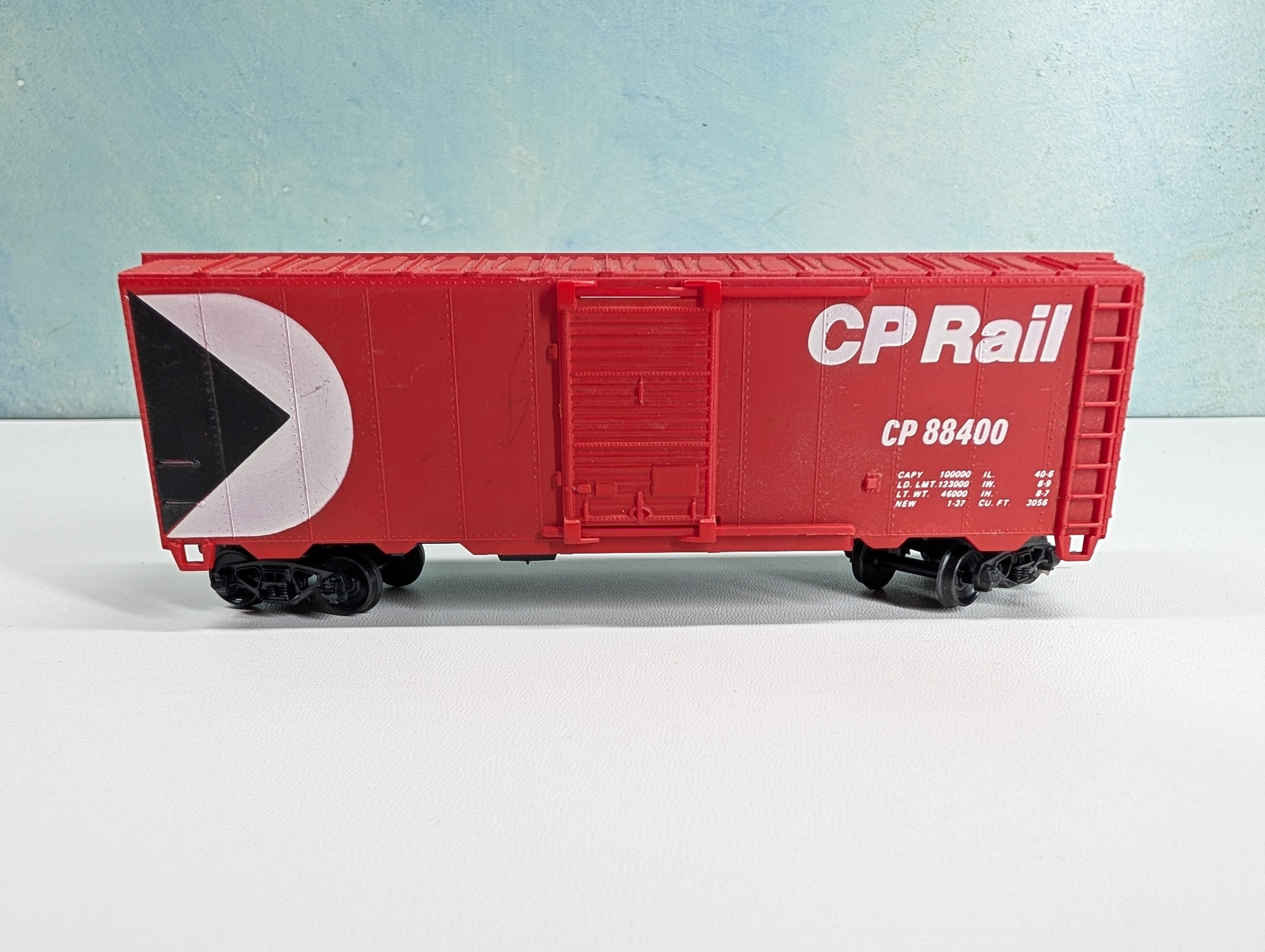 USED Lionel HO Scale 40' Box Car CP Rail CP #88400