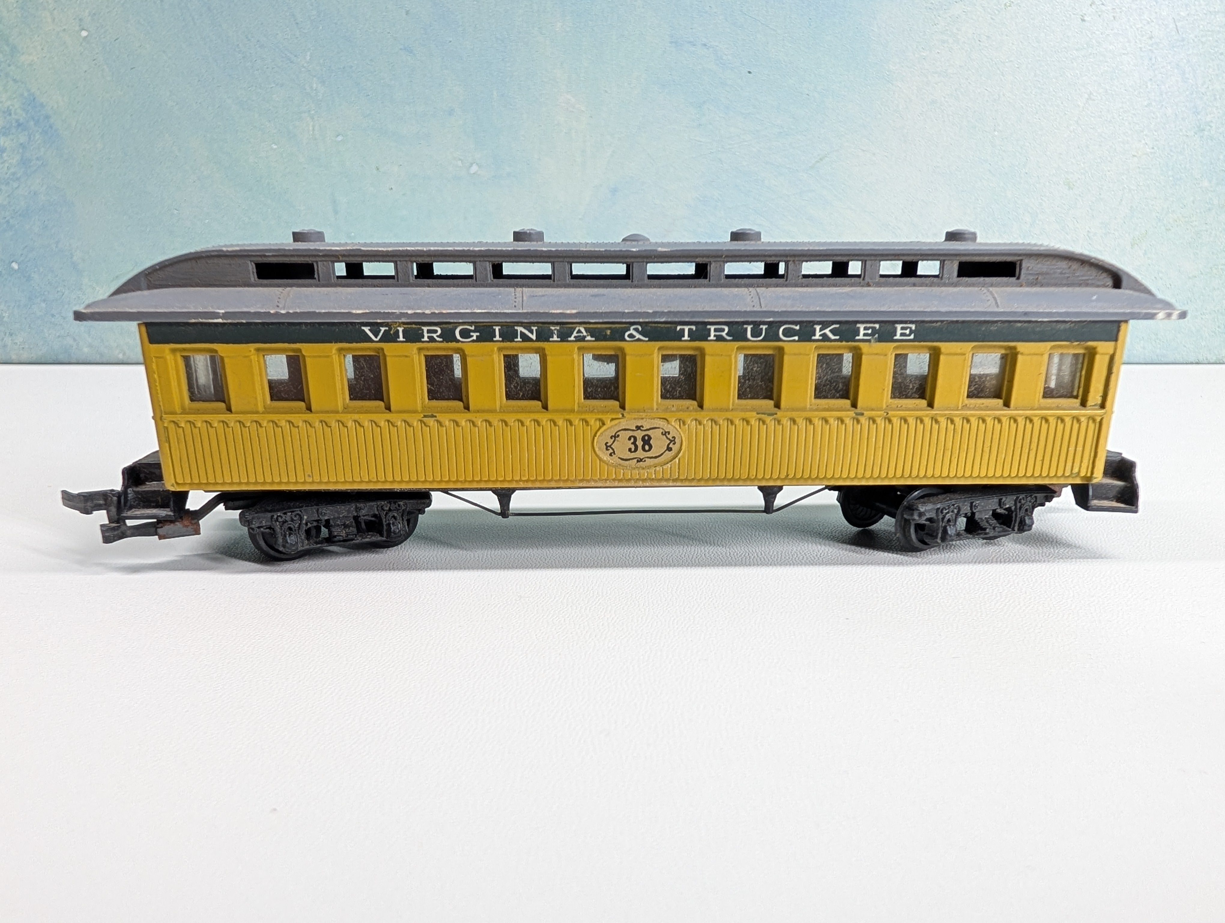 USED Pocher HO Scale Old Time Passenger Car Virginia & Truckee #38