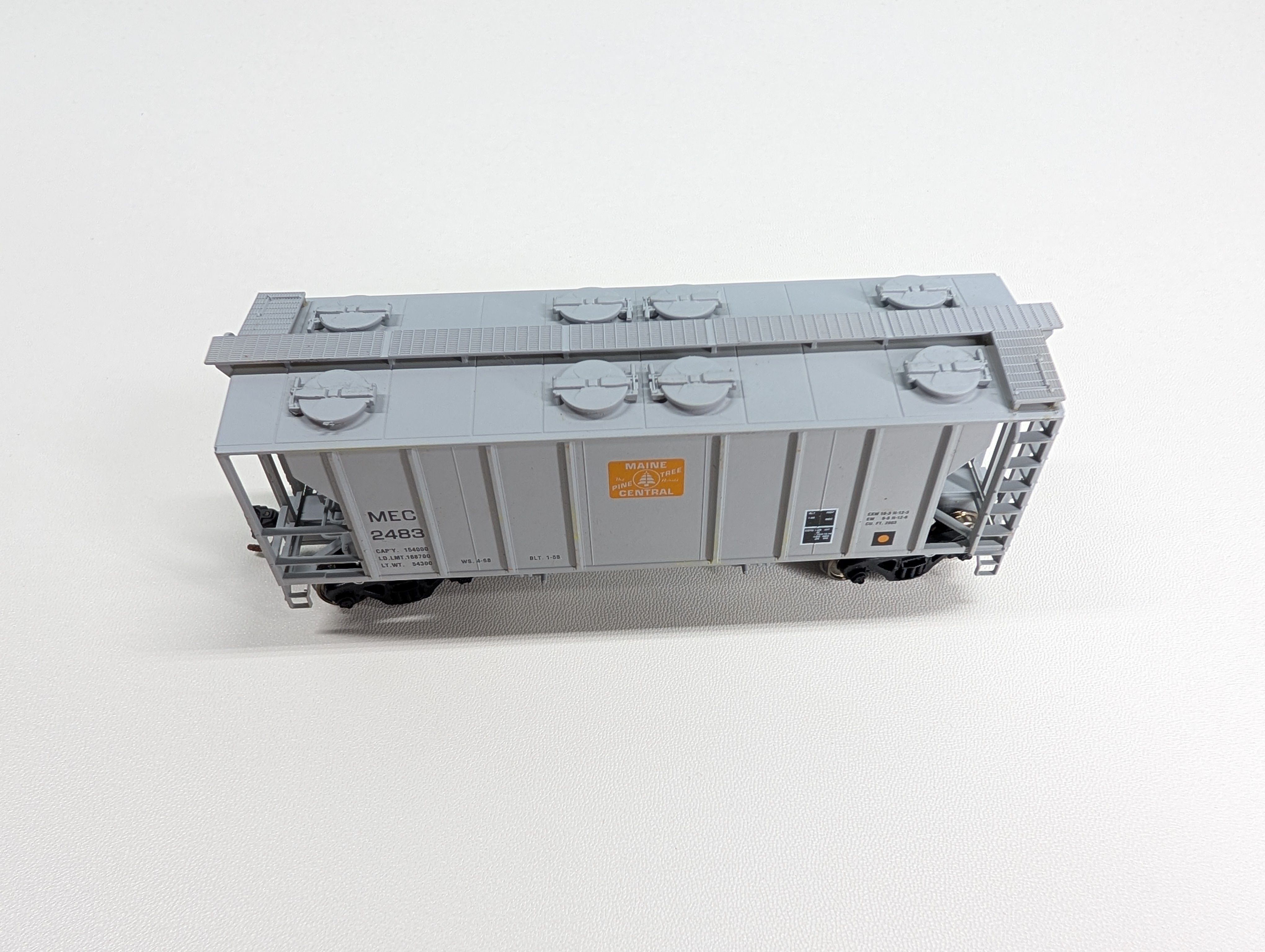 USED Atlas HO Scale Covered Hopper Maine Central MEC #2483 Metal Wheels