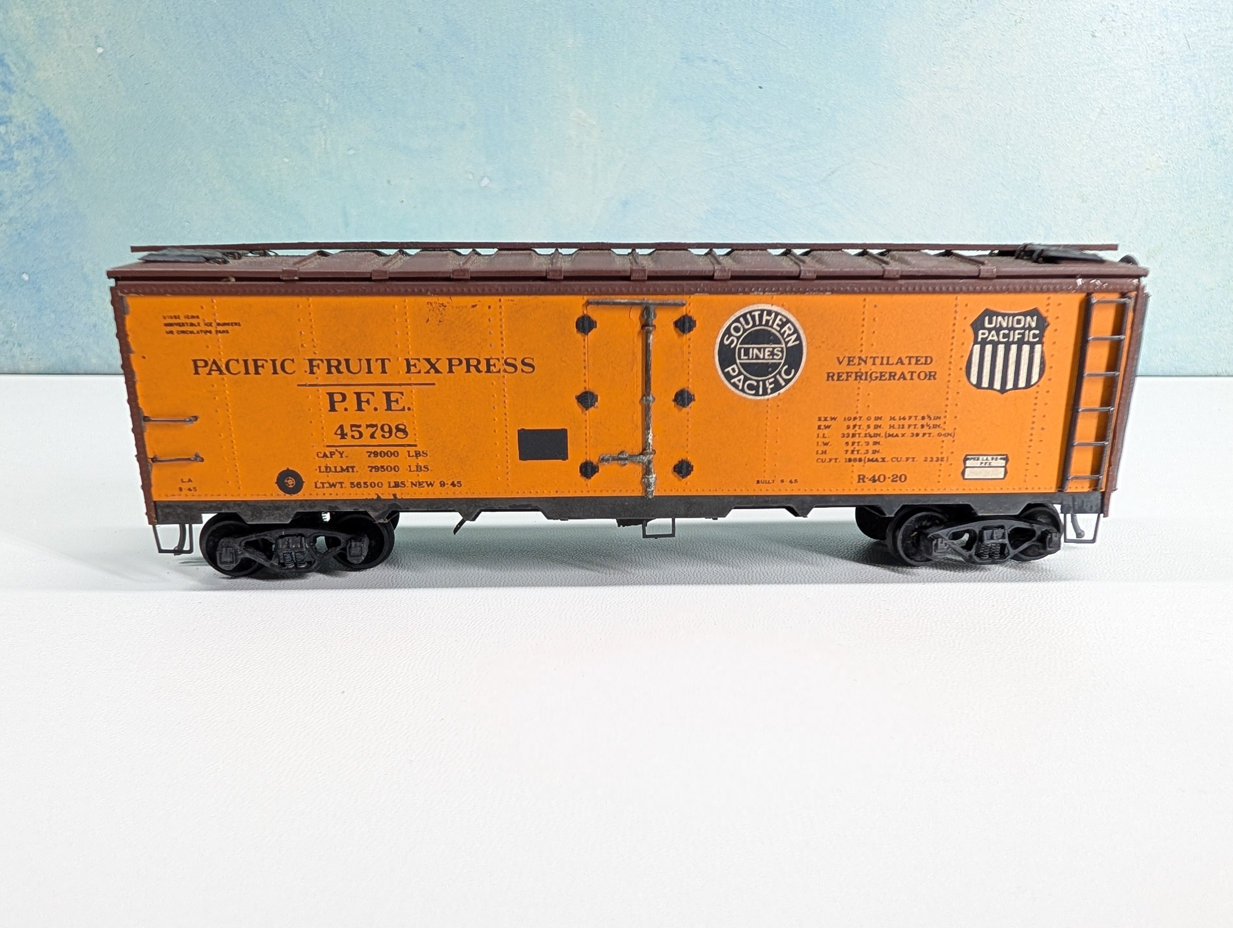 USED HO Scale Reefer, Metal Pacific Fruit Express PFE #45798