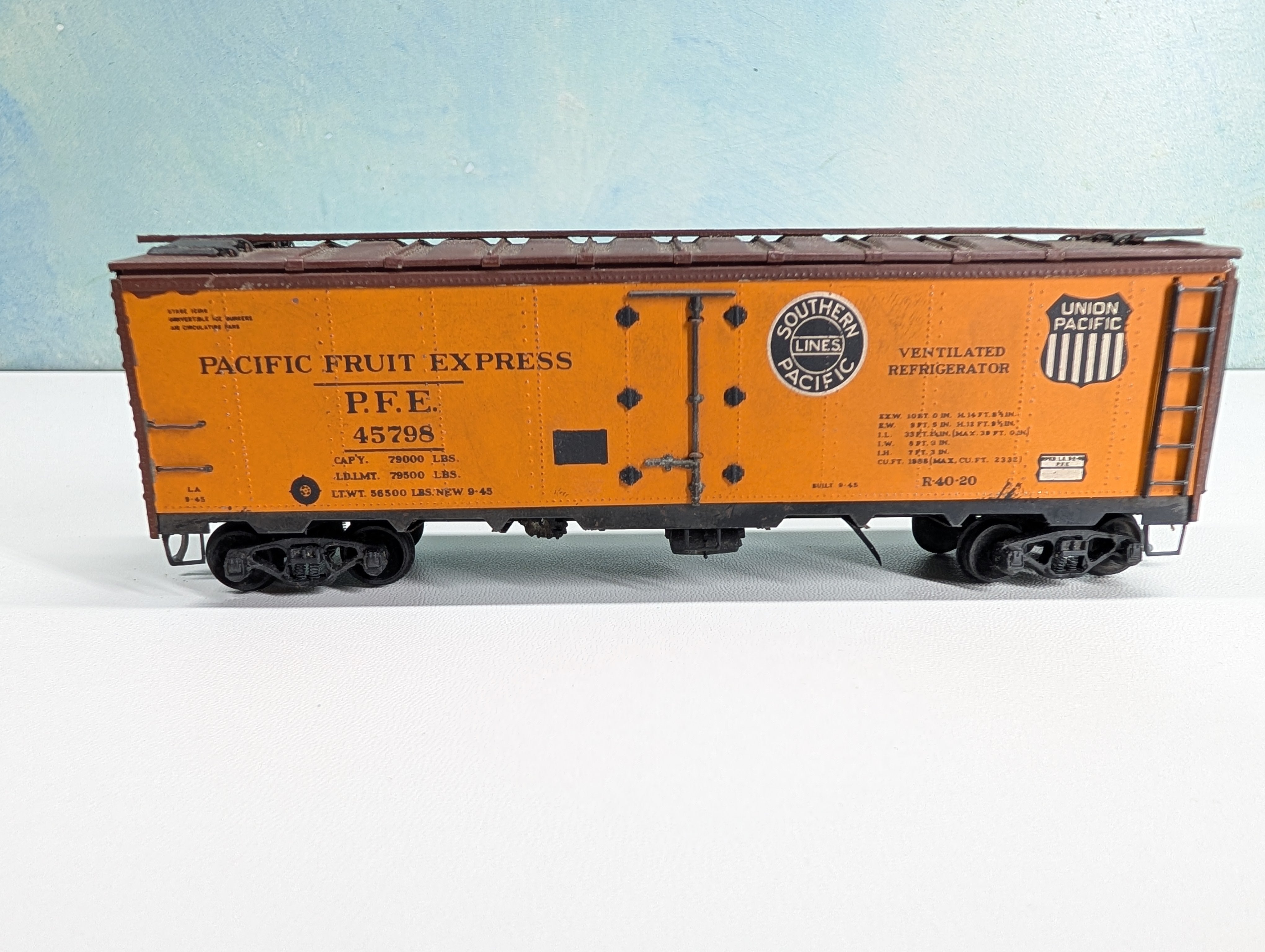 USED HO Scale Reefer, Metal Pacific Fruit Express PFE #45798