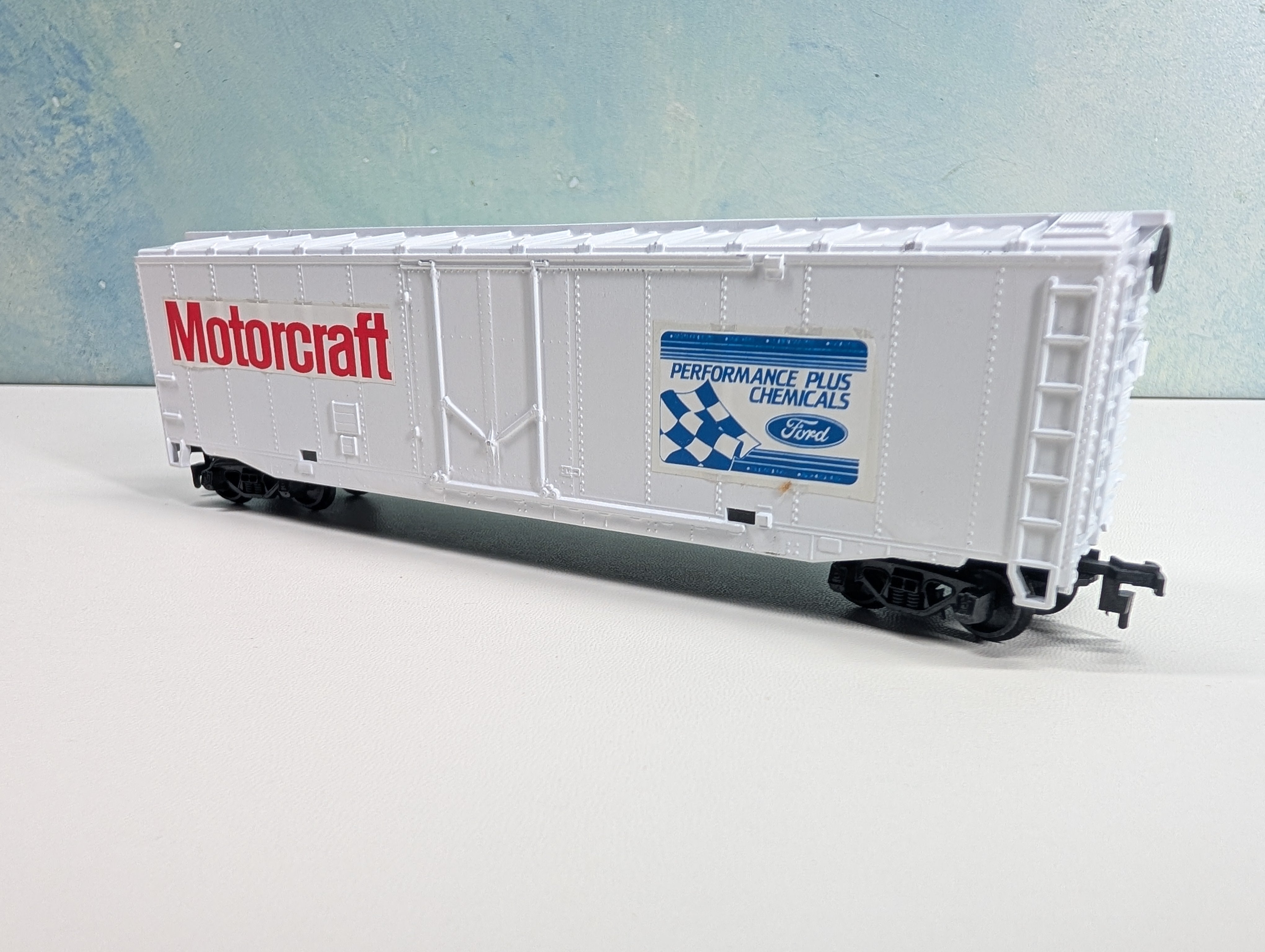 USED HO Scale 50' Box Car Motorcraft, Ford