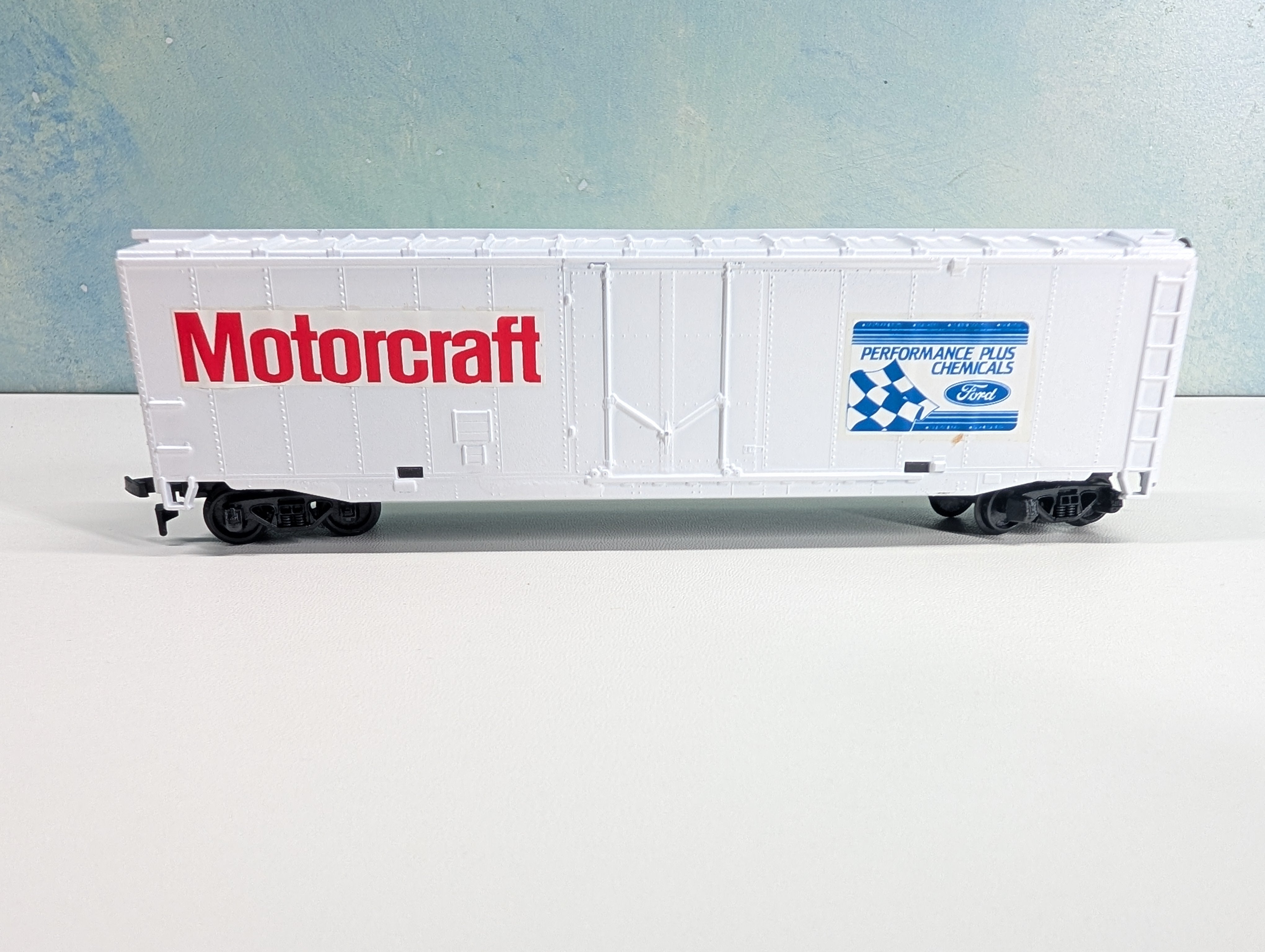 USED HO Scale 50' Box Car Motorcraft, Ford