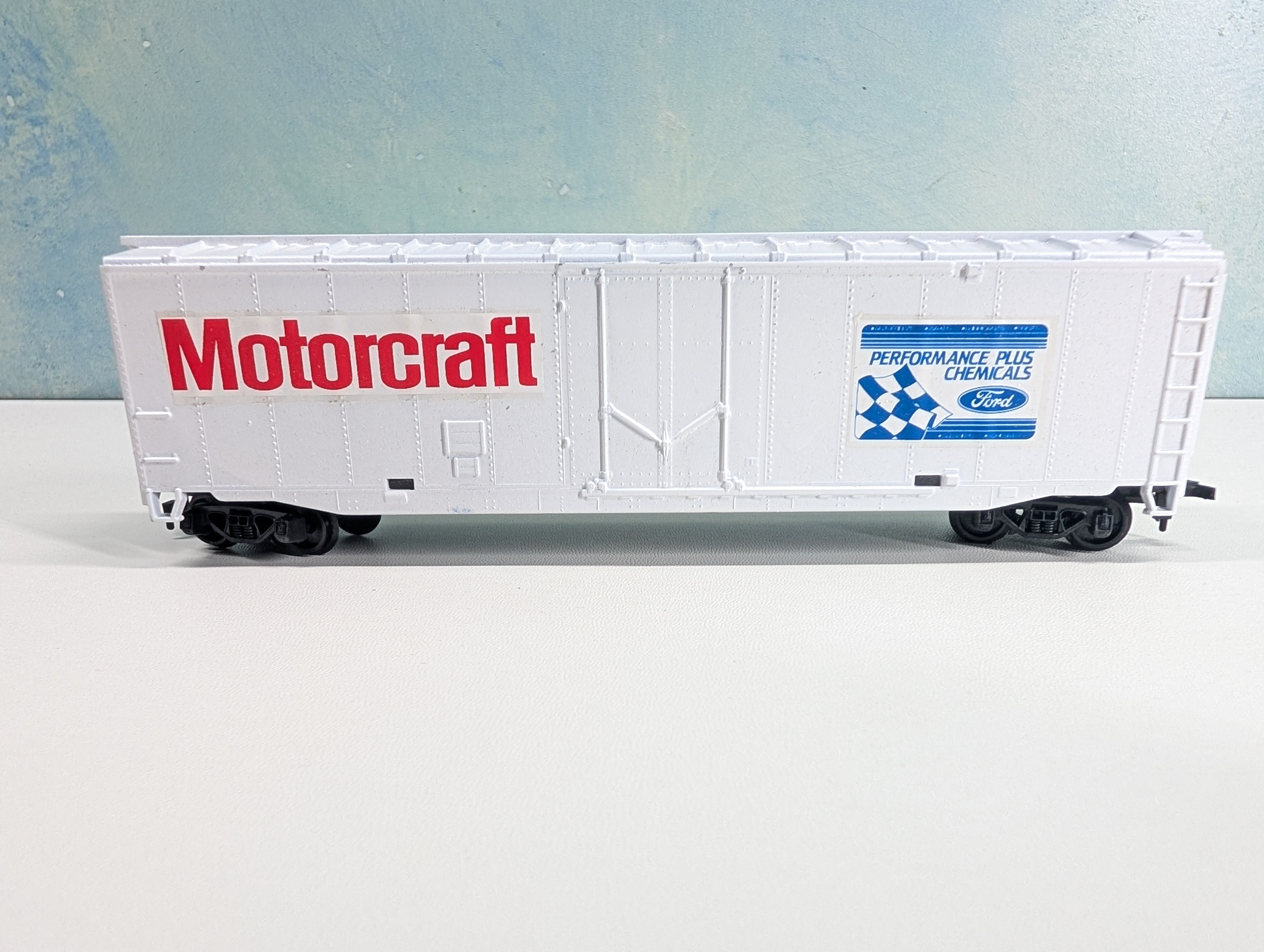 USED HO Scale 50' Box Car Motorcraft, Ford