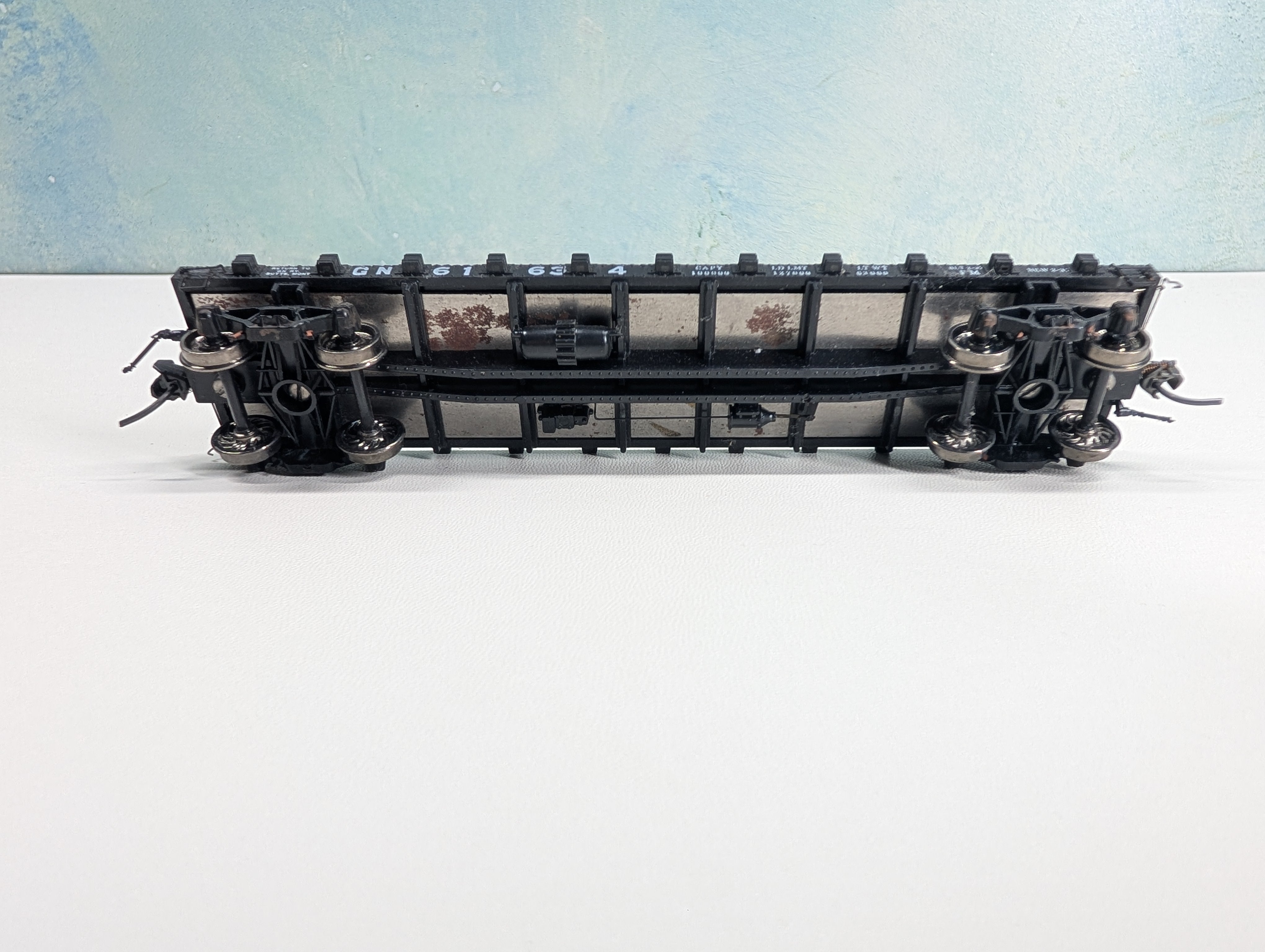 USED HO Scale 42' Flat Car w/ Load Great Northern GN #61634 Metal Wheels