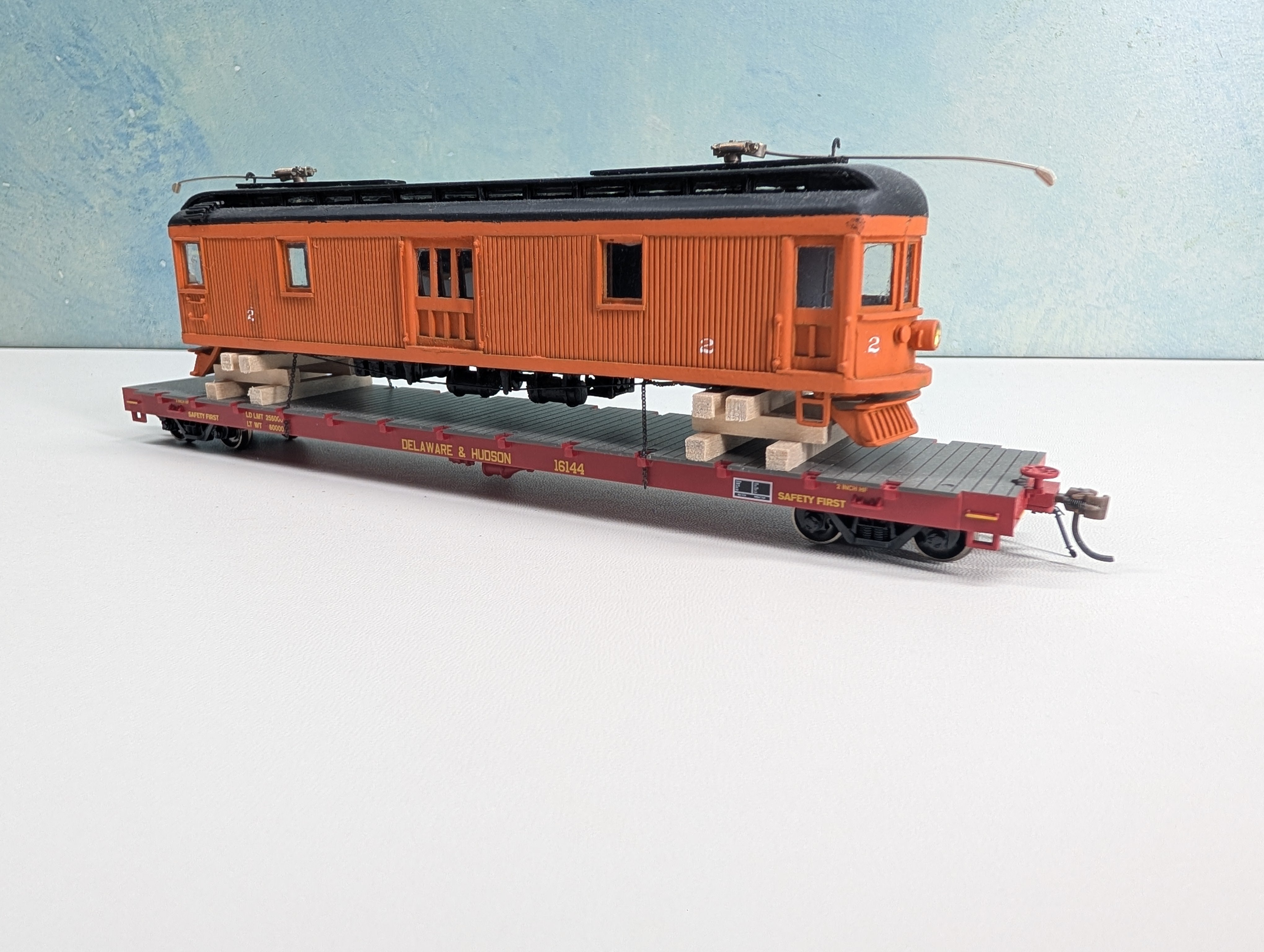 USED Walthers HO Scale 60' Flat Car w/ Custom Load Delaware and Hudson D&H #16144 Metal Wheels