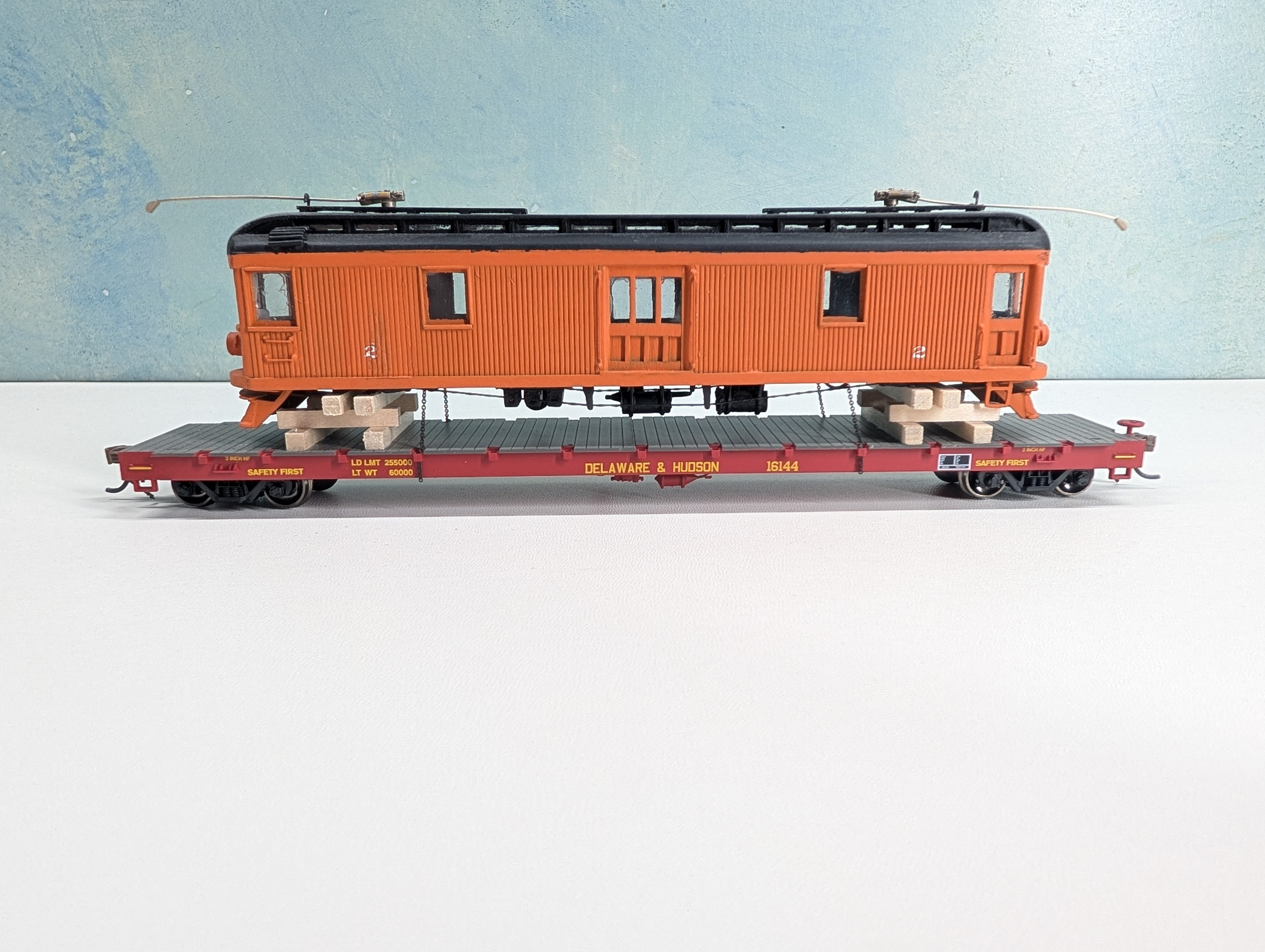 USED Walthers HO Scale 60' Flat Car w/ Custom Load Delaware and Hudson D&H #16144 Metal Wheels