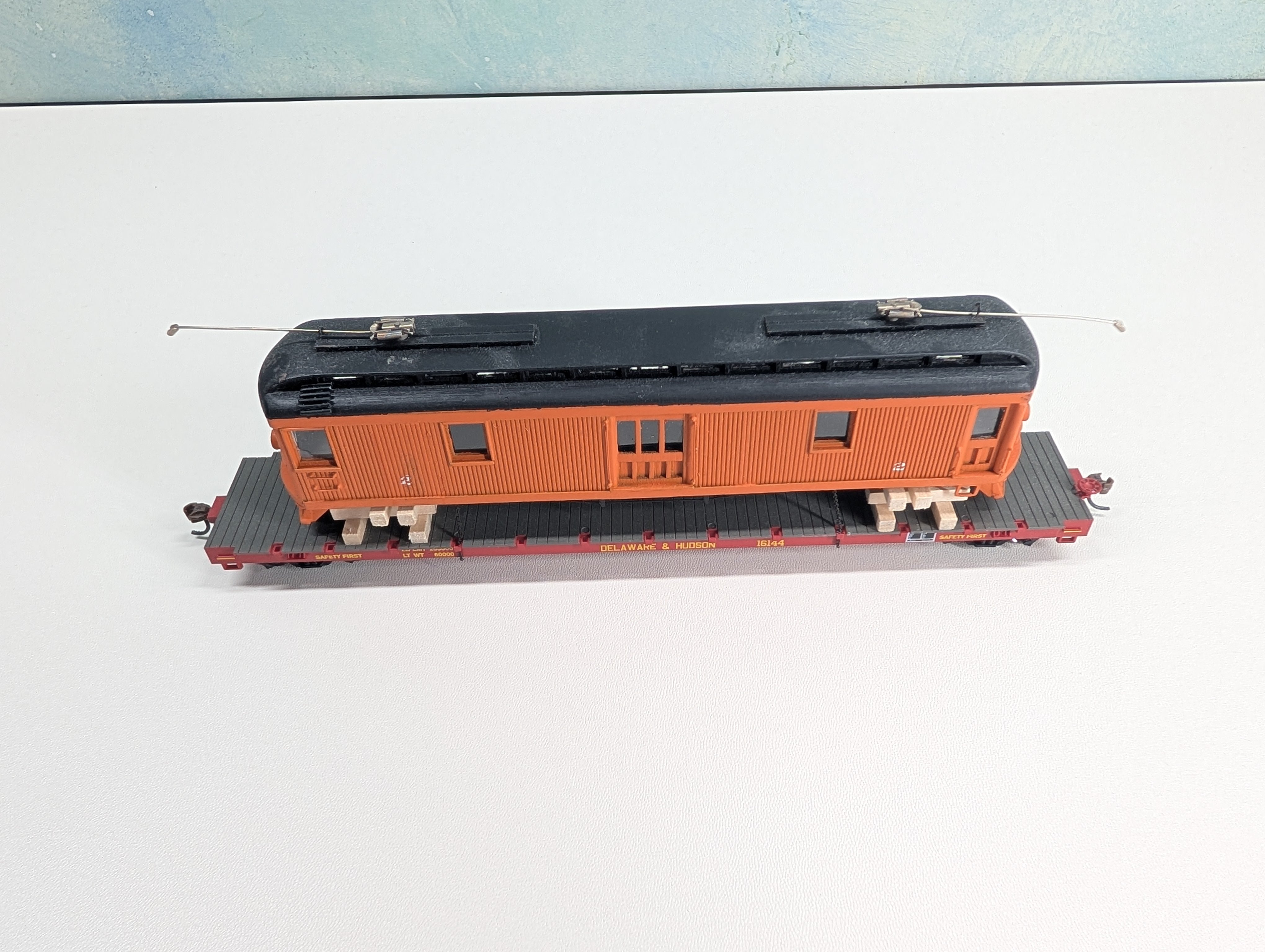 USED Walthers HO Scale 60' Flat Car w/ Custom Load Delaware and Hudson D&H #16144 Metal Wheels