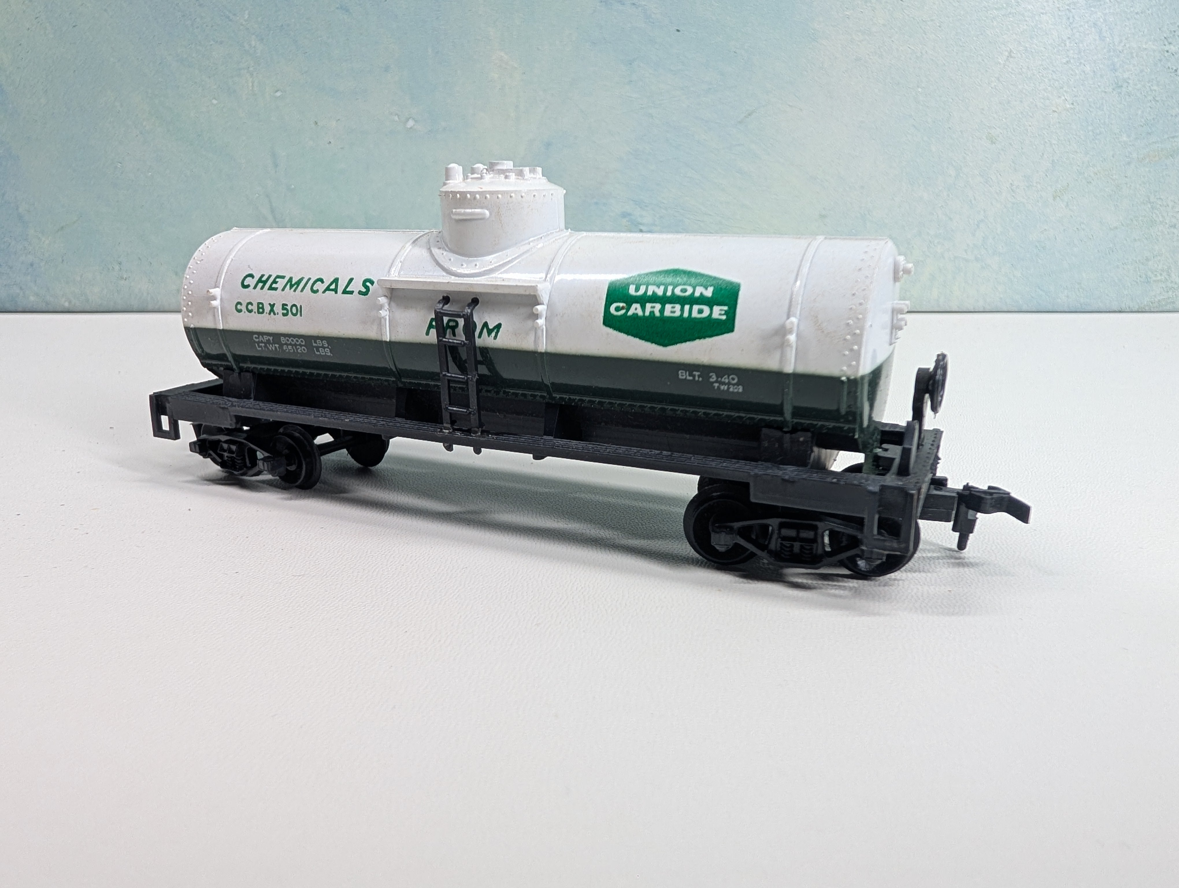 USED Life-Like HO Scale Single Dome Tank Car Union Carbide CCBX #501