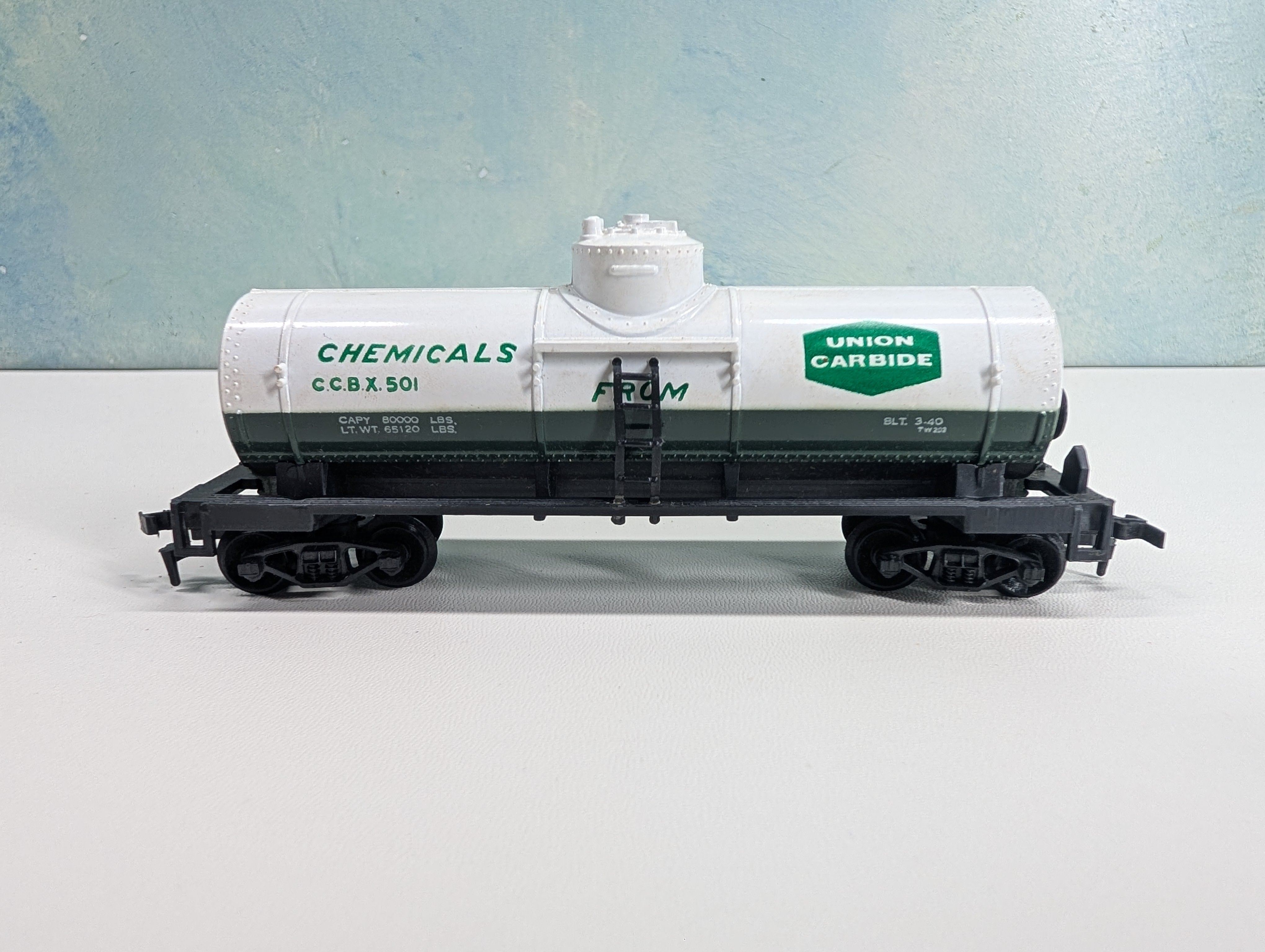 USED Life-Like HO Scale Single Dome Tank Car Union Carbide CCBX #501