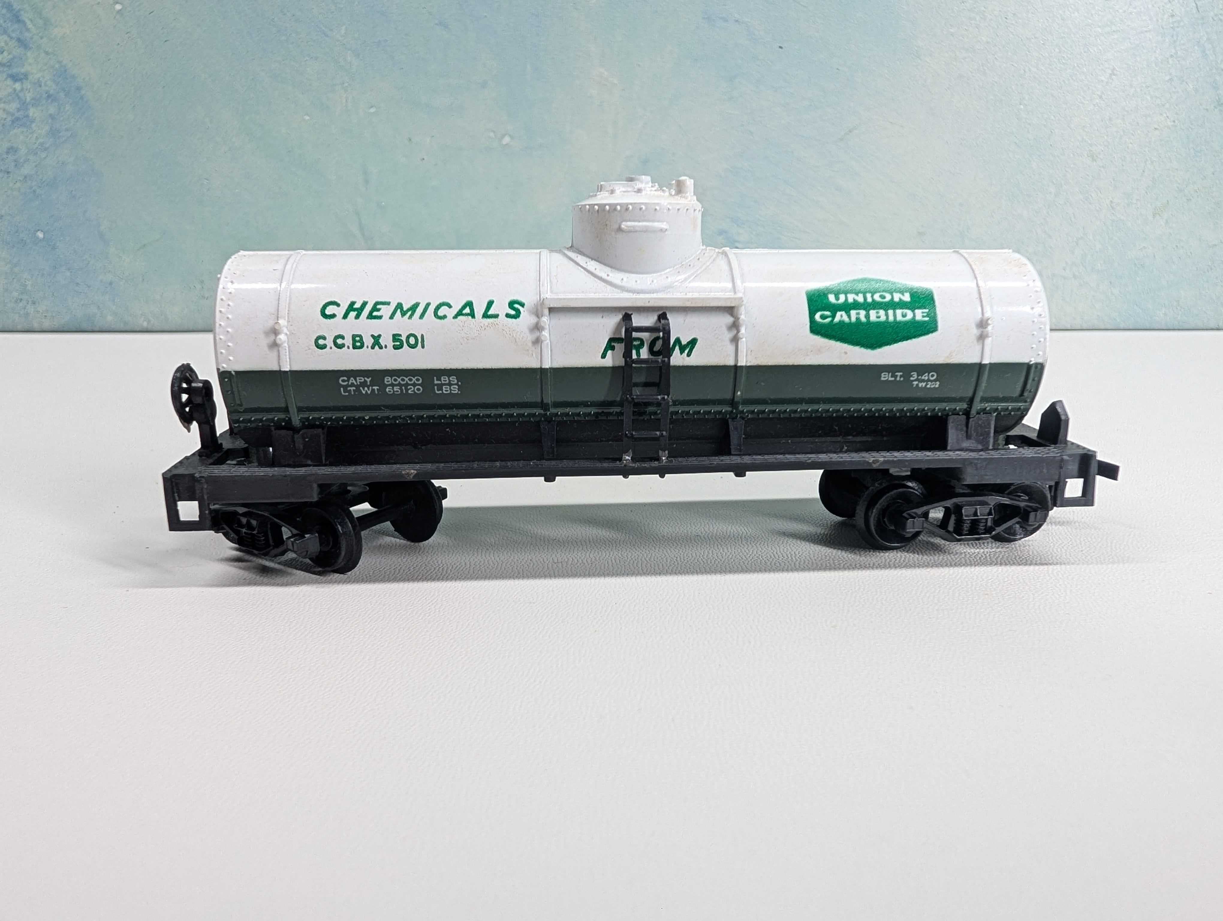 USED Life-Like HO Scale Single Dome Tank Car Union Carbide CCBX #501