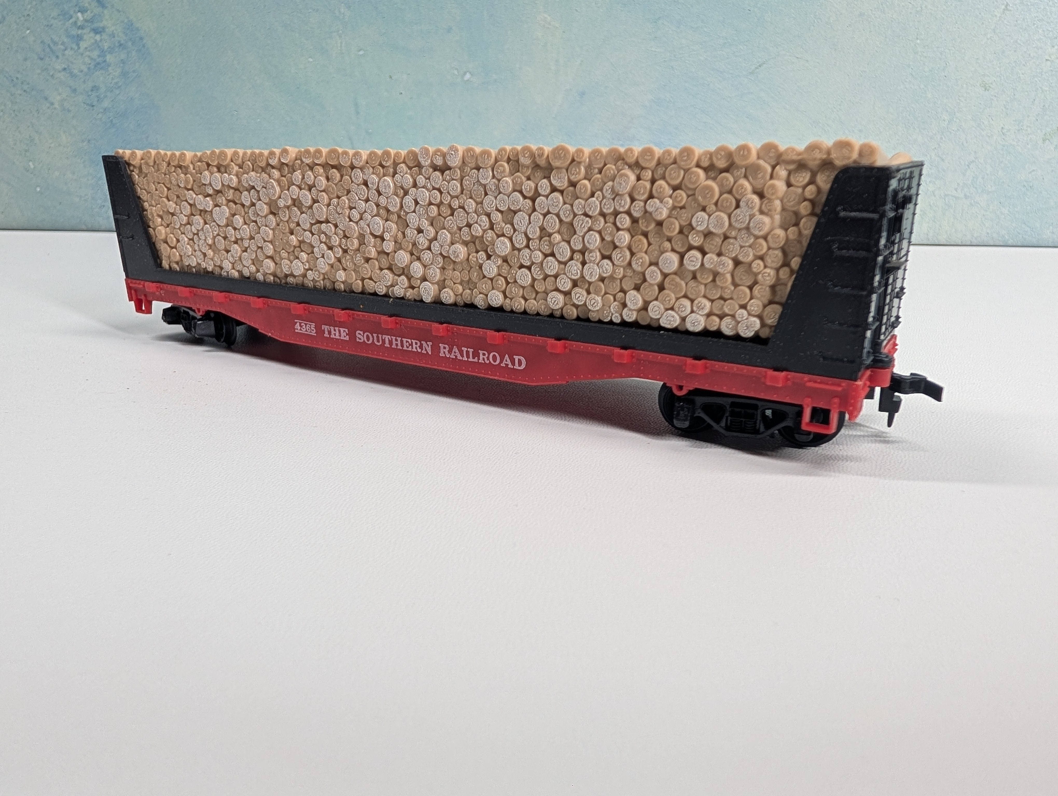 USED Mantua HO Scale Bulkhead Flat Car w/ Load Southern #4365