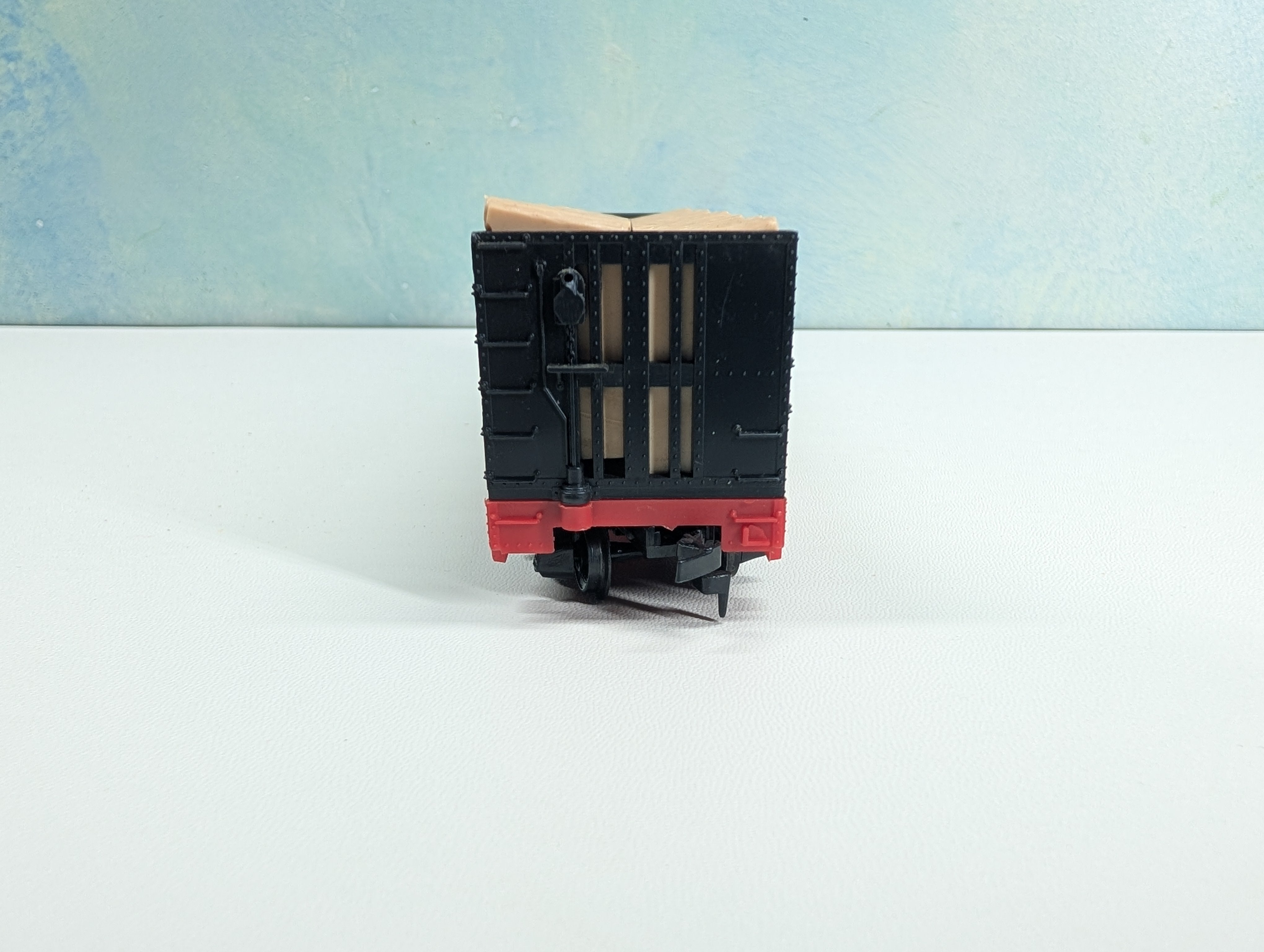 USED Mantua HO Scale Bulkhead Flat Car w/ Load Southern #4365