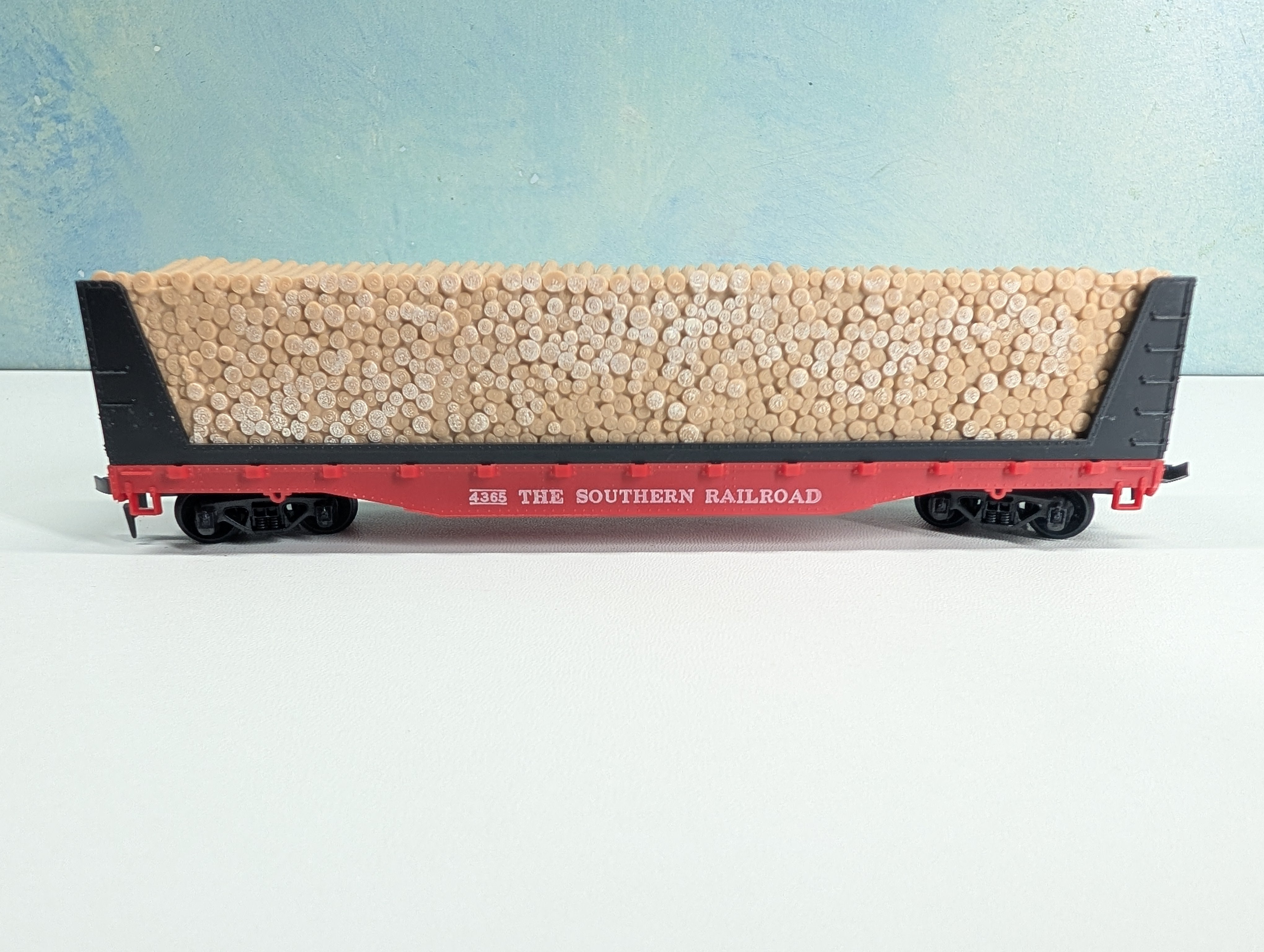 USED Mantua HO Scale Bulkhead Flat Car w/ Load Southern #4365