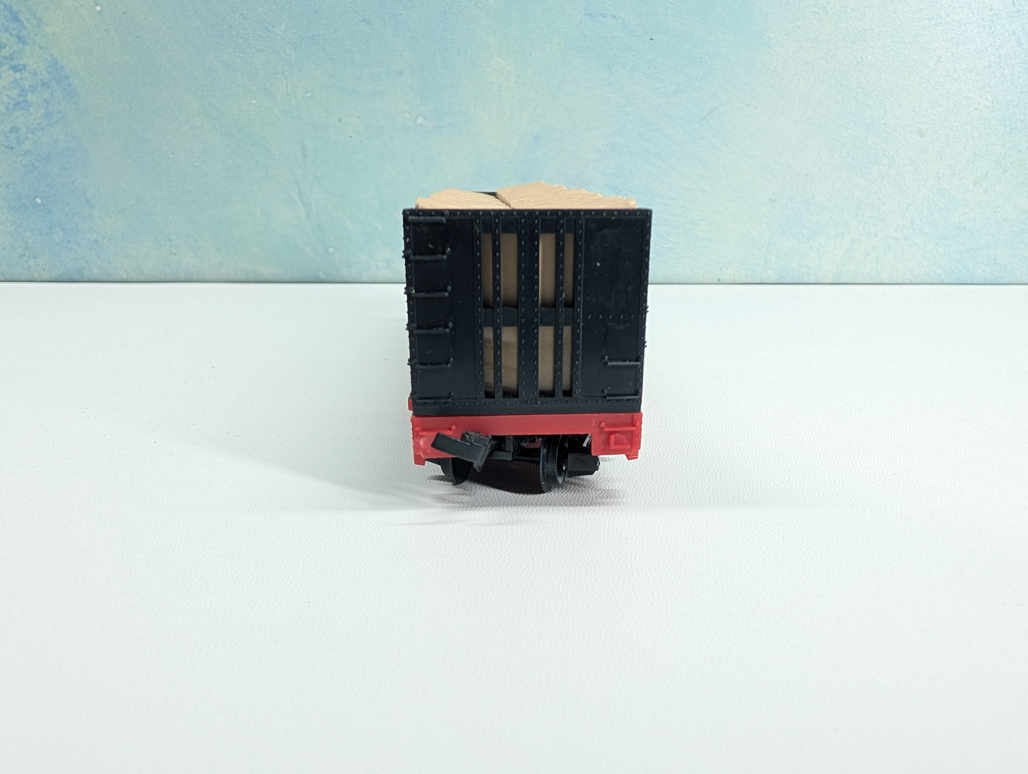 USED Mantua HO Scale Bulkhead Flat Car w/ Load Southern #4365