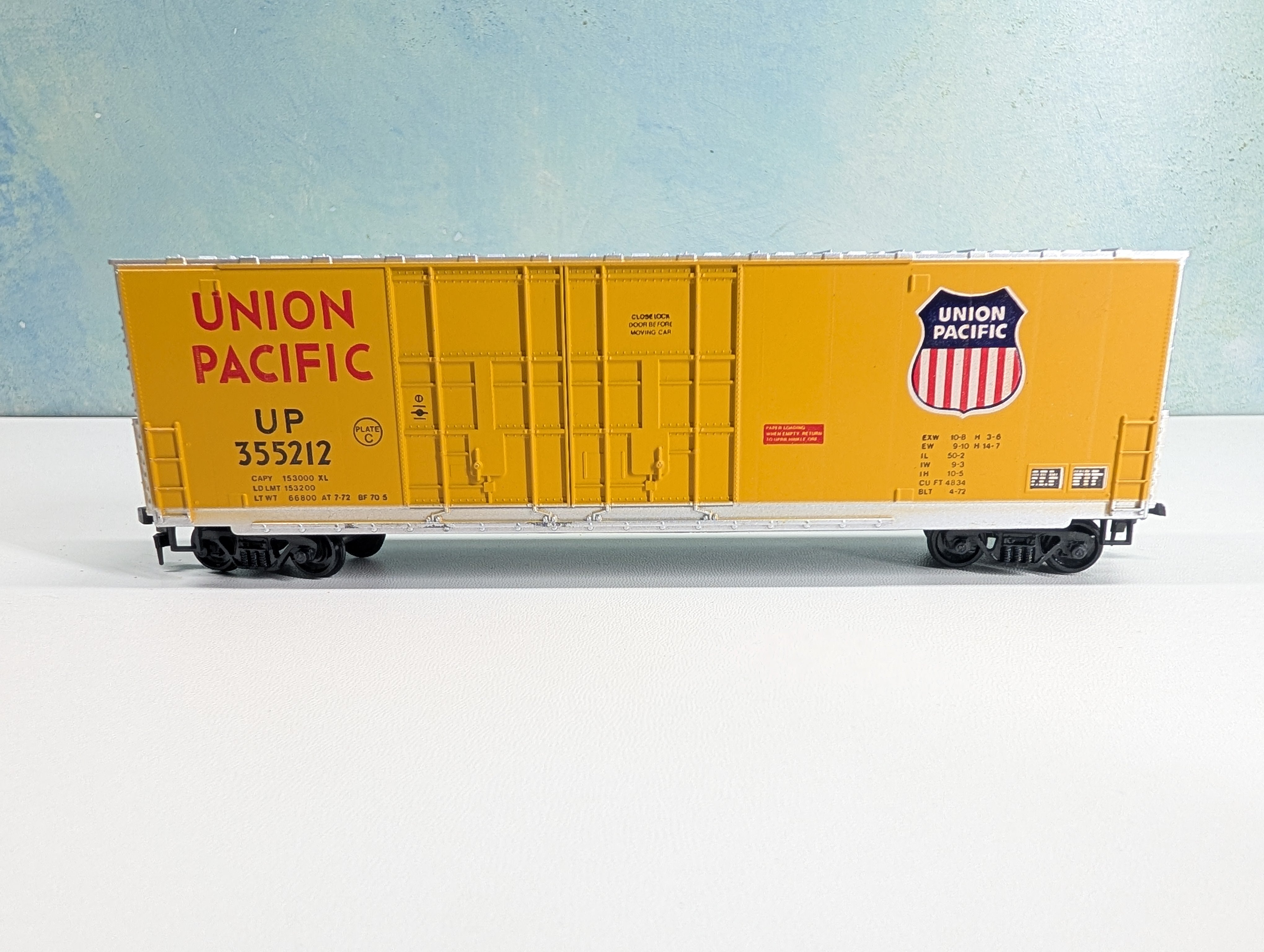 USED Roundhouse HO Scale 50' Box Car Union Pacific UP #355212