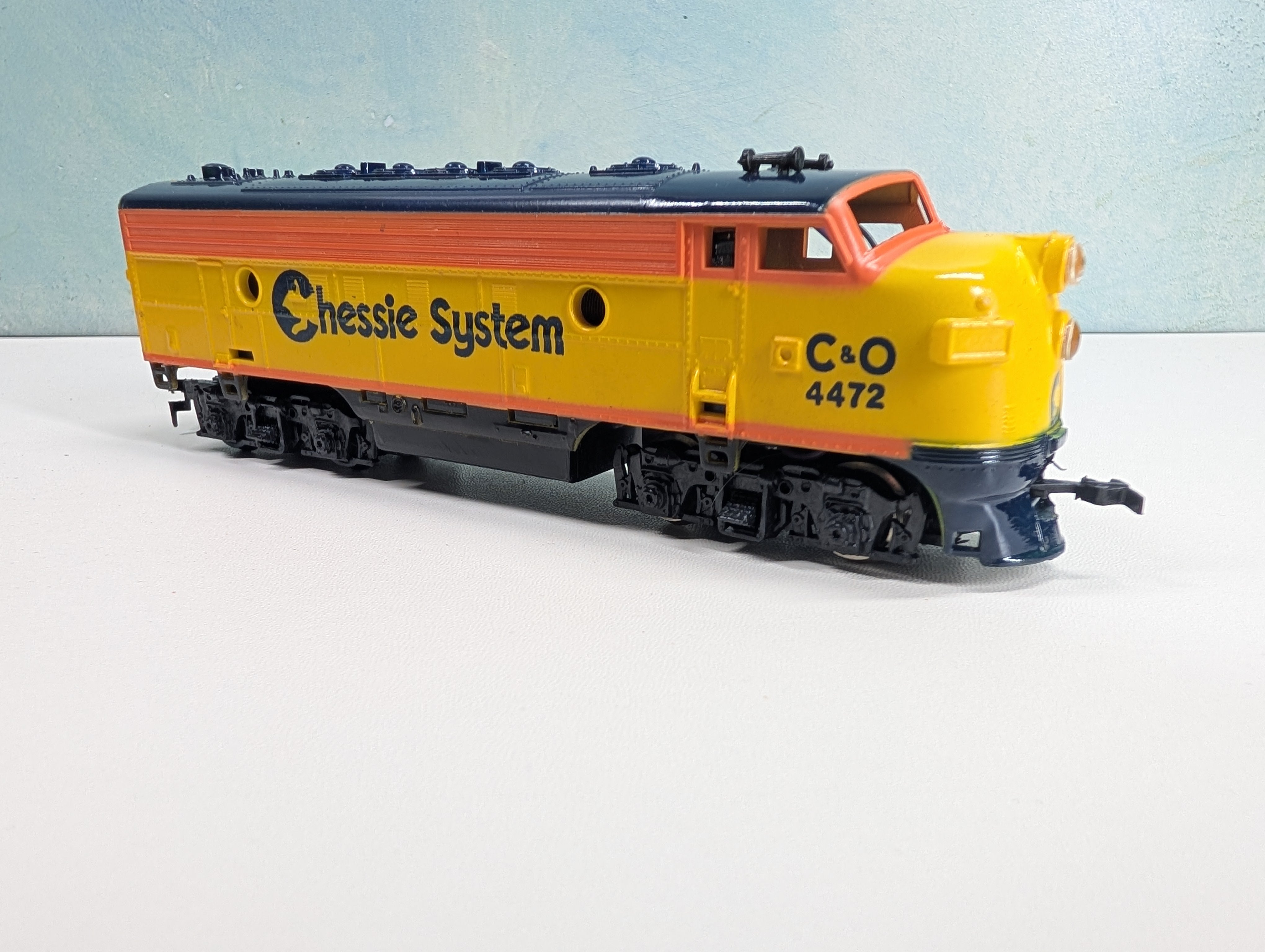 USED Life-Like HO Scale Diesel Locomotive Chessie System C&O #4472 Parts/Repairs