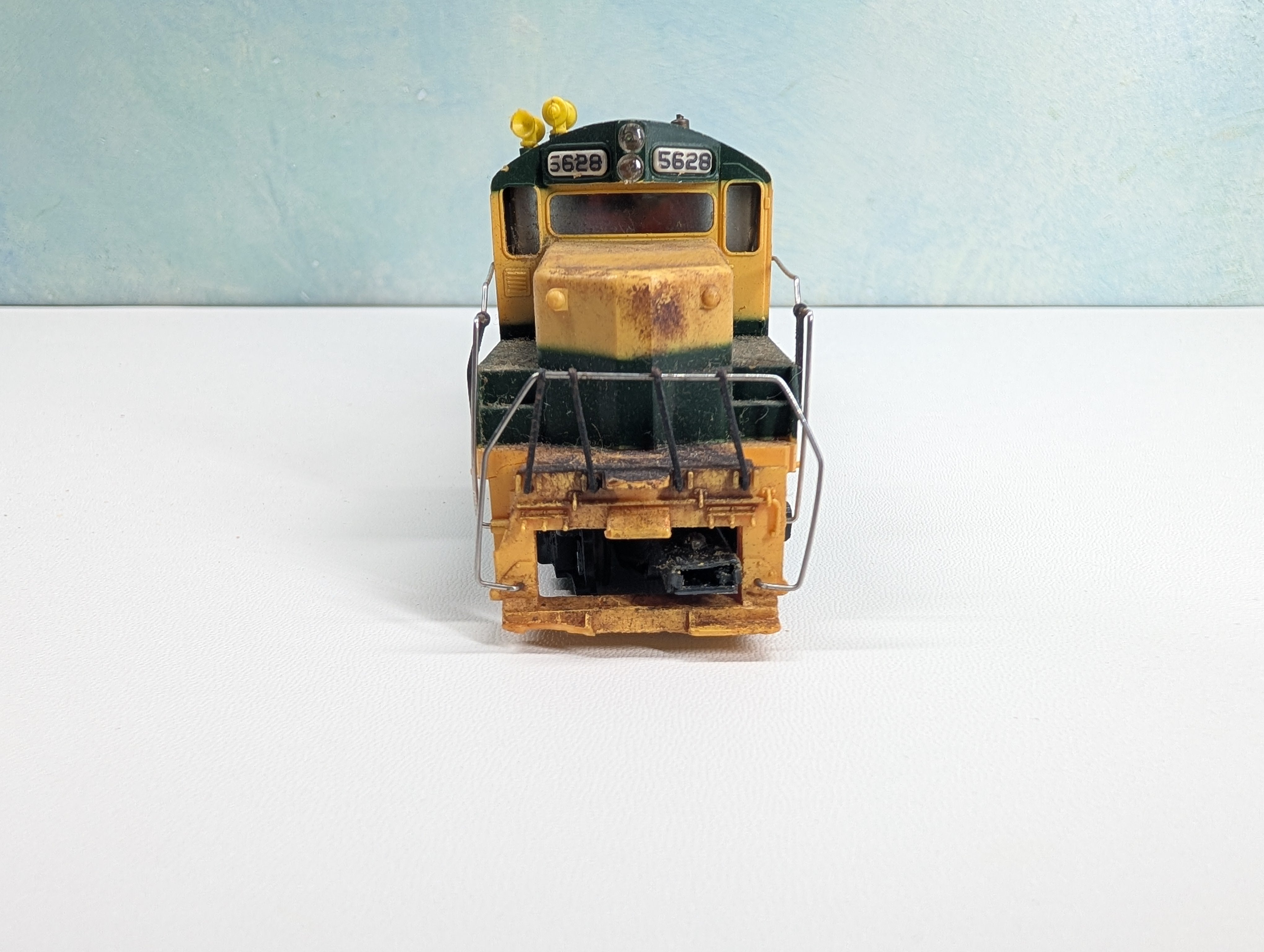 USED Mantua HO Scale Diesel Locomotive Reading Lines #5628 Tested!