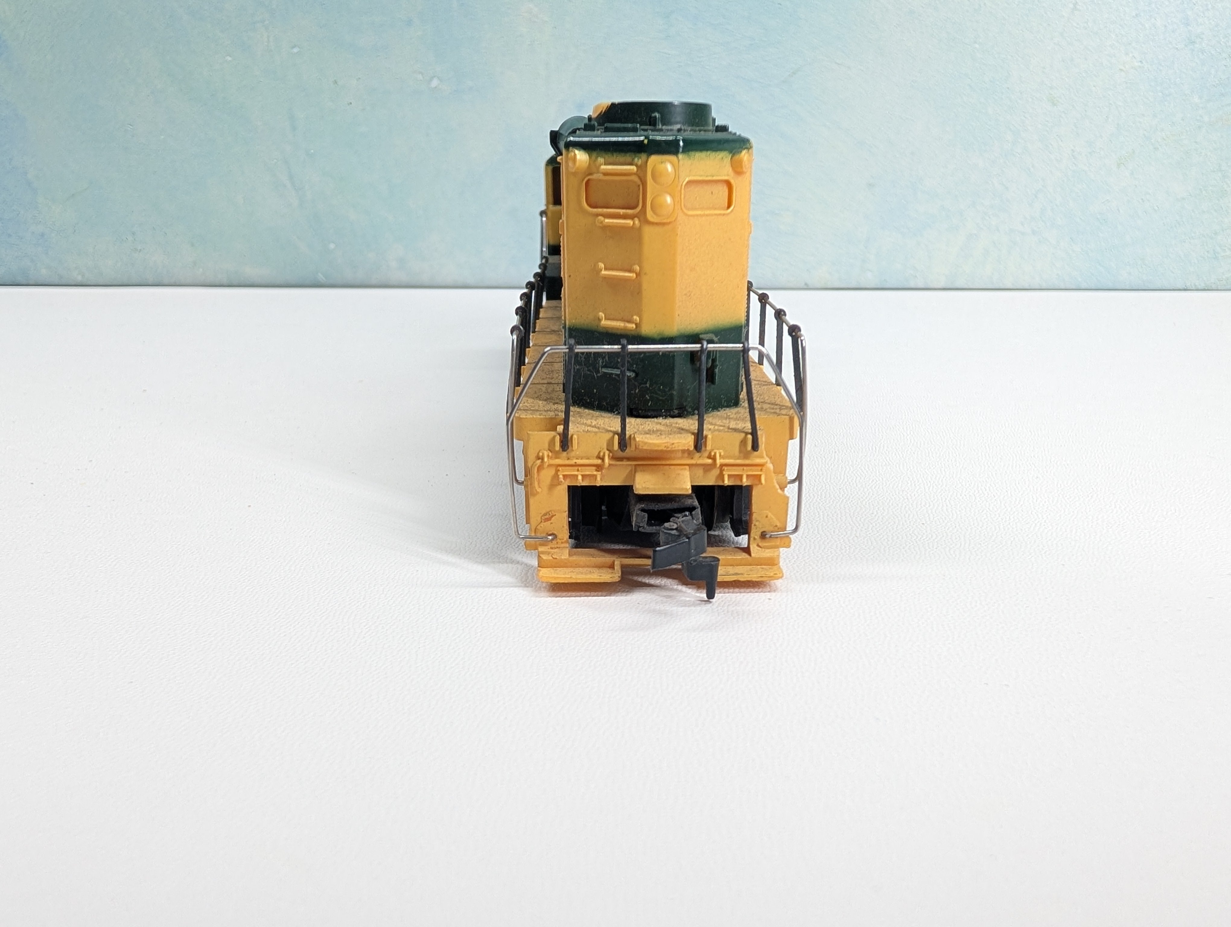 USED Mantua HO Scale Diesel Locomotive Reading Lines #5628 Tested!