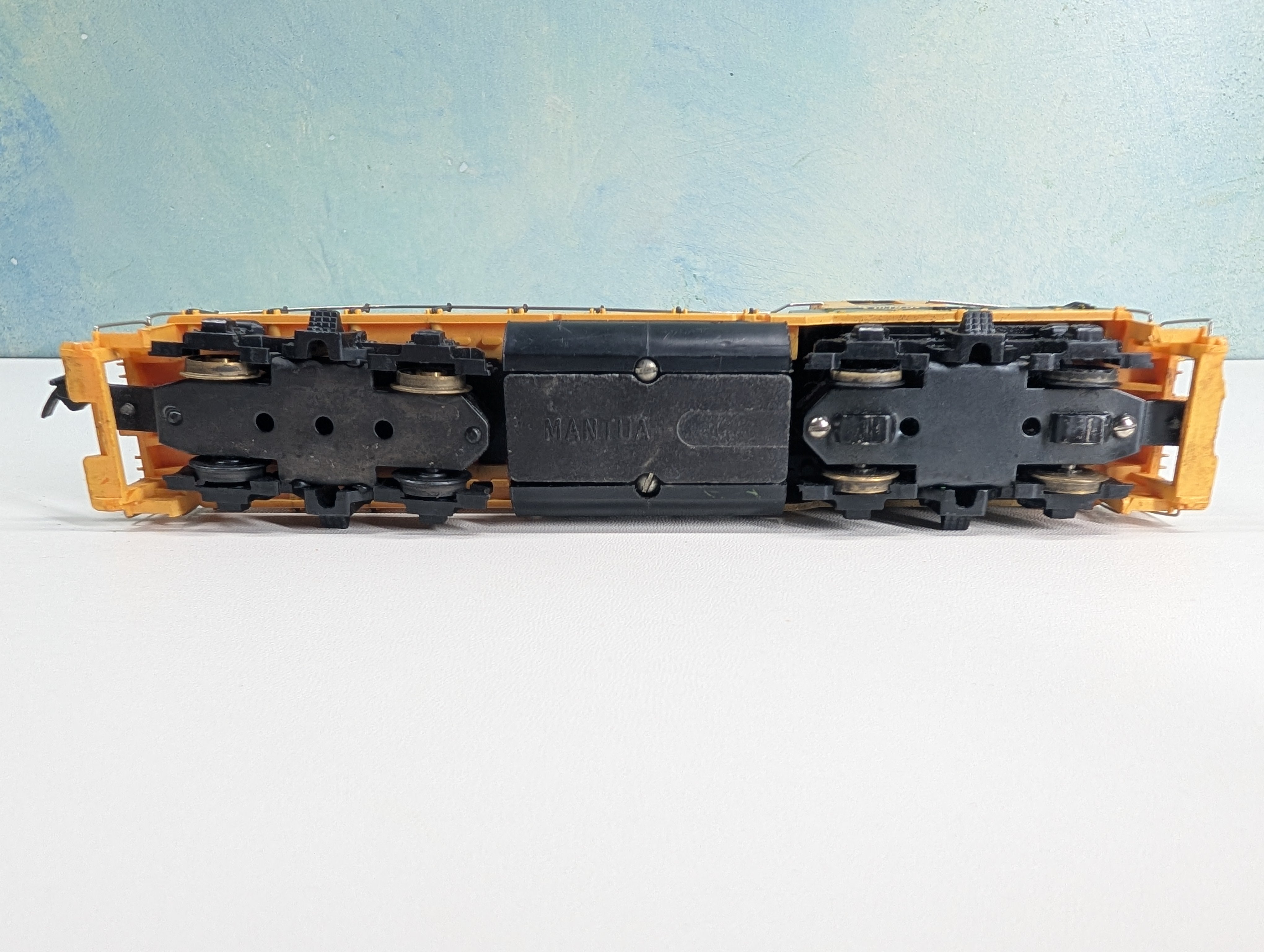 USED Mantua HO Scale Diesel Locomotive Reading Lines #5628 Tested!