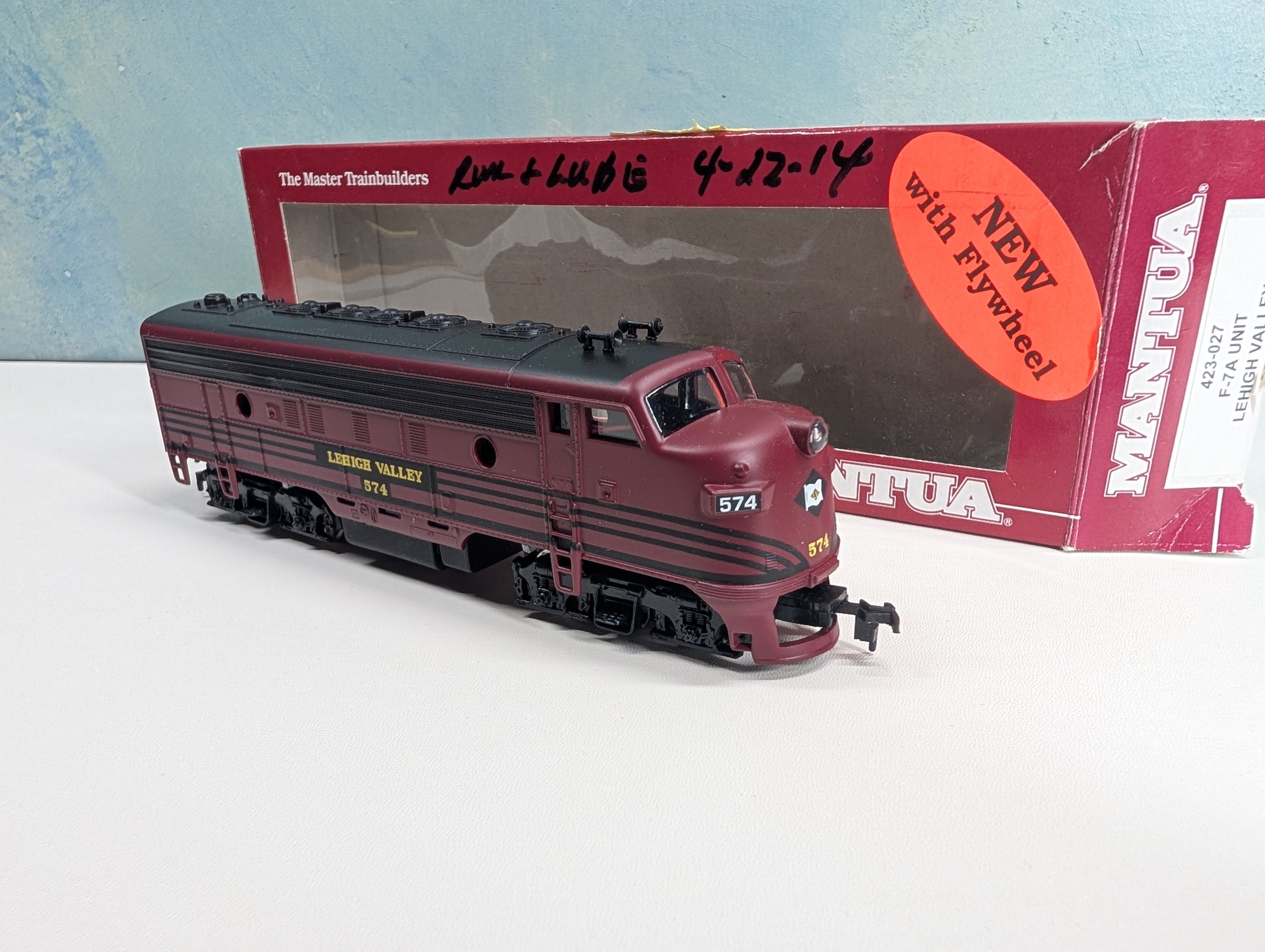 USED Mantua #423-027 HO Scale F-7A Diesel Locomotive w/ Flywheel Lehigh Valley LV #574 Runs Great!