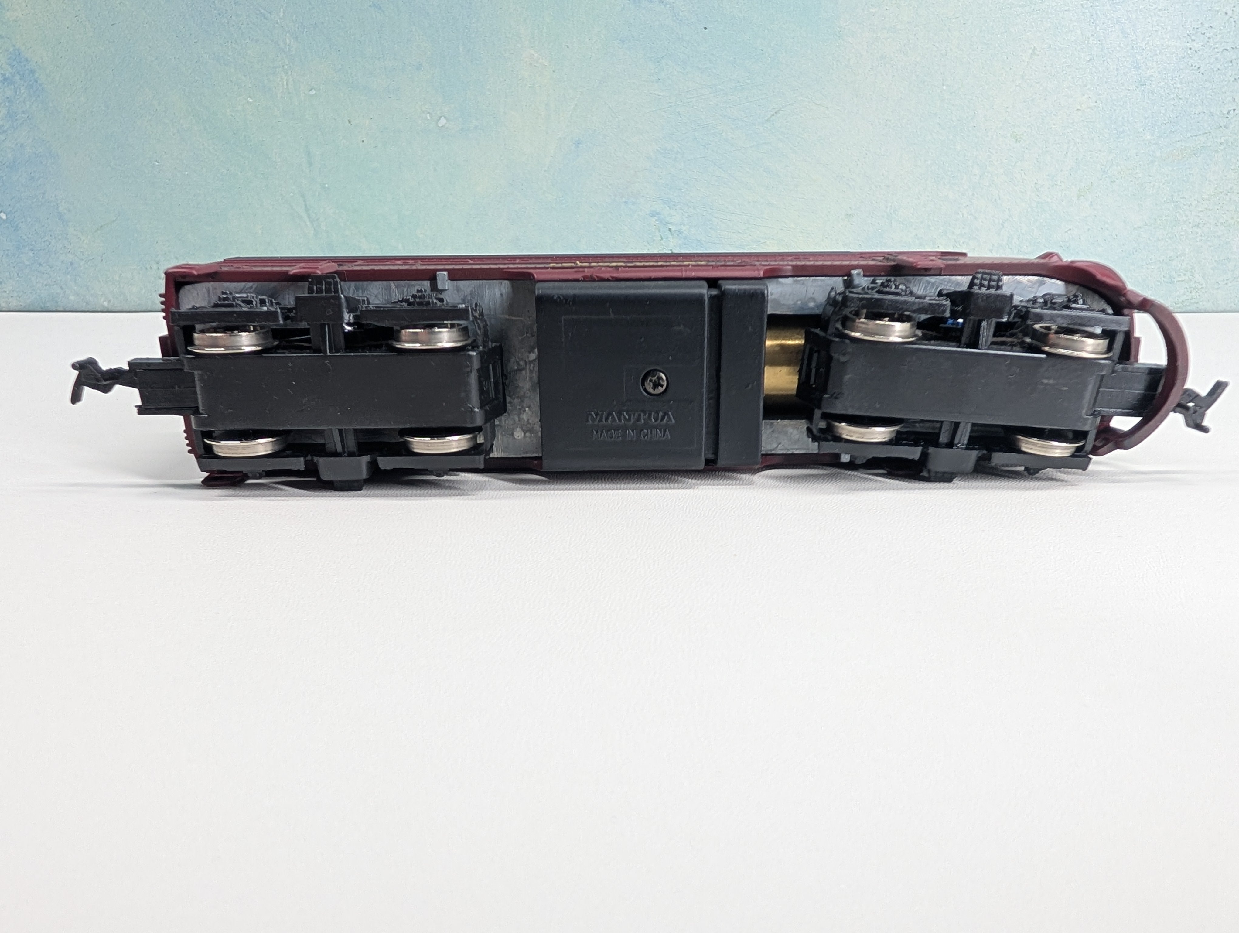 USED Mantua #423-027 HO Scale F-7A Diesel Locomotive w/ Flywheel Lehigh Valley LV #574 Runs Great!