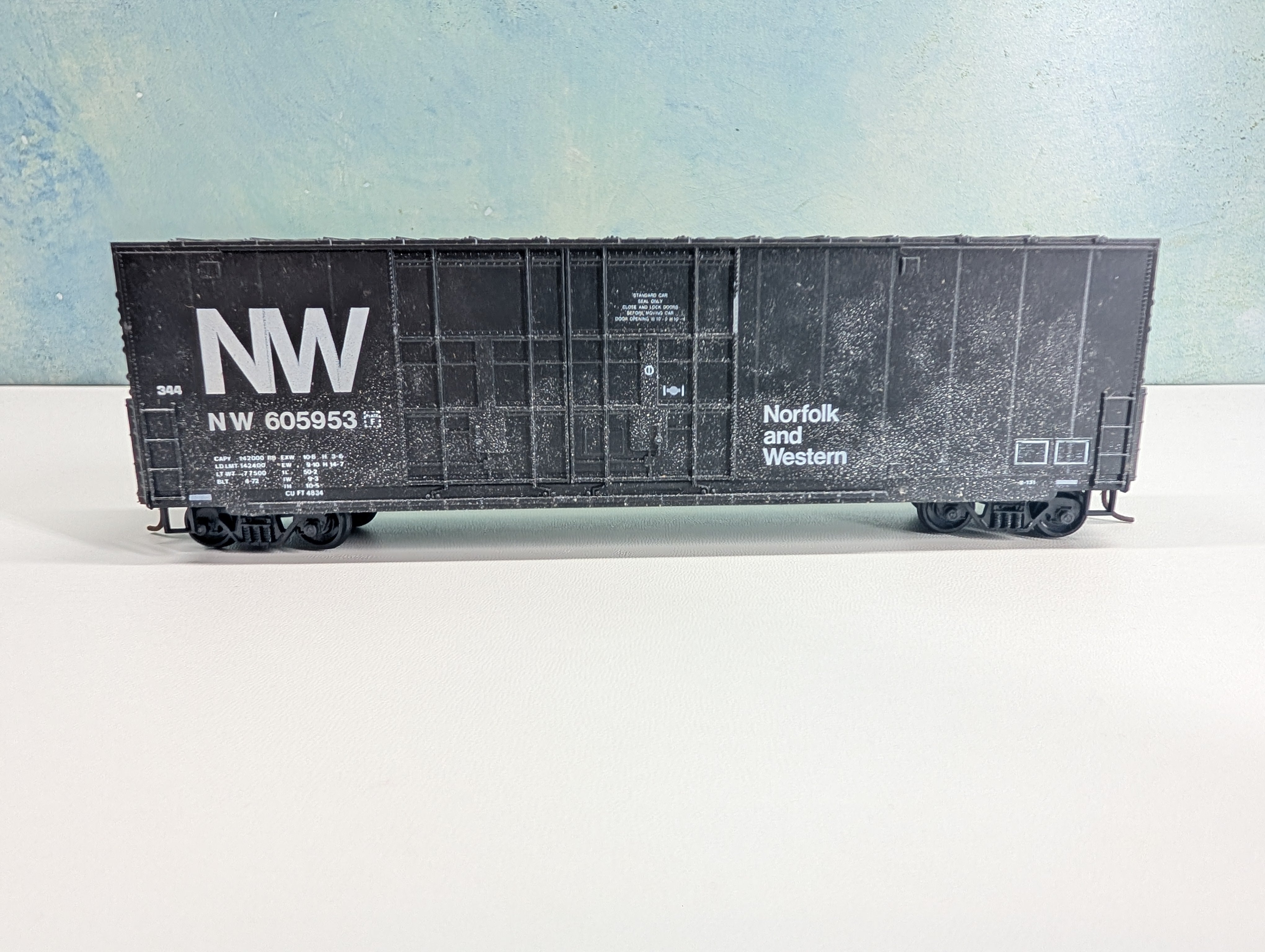 USED Roundhouse HO Scale 50' Box Car Norfolk & Western NW #605953