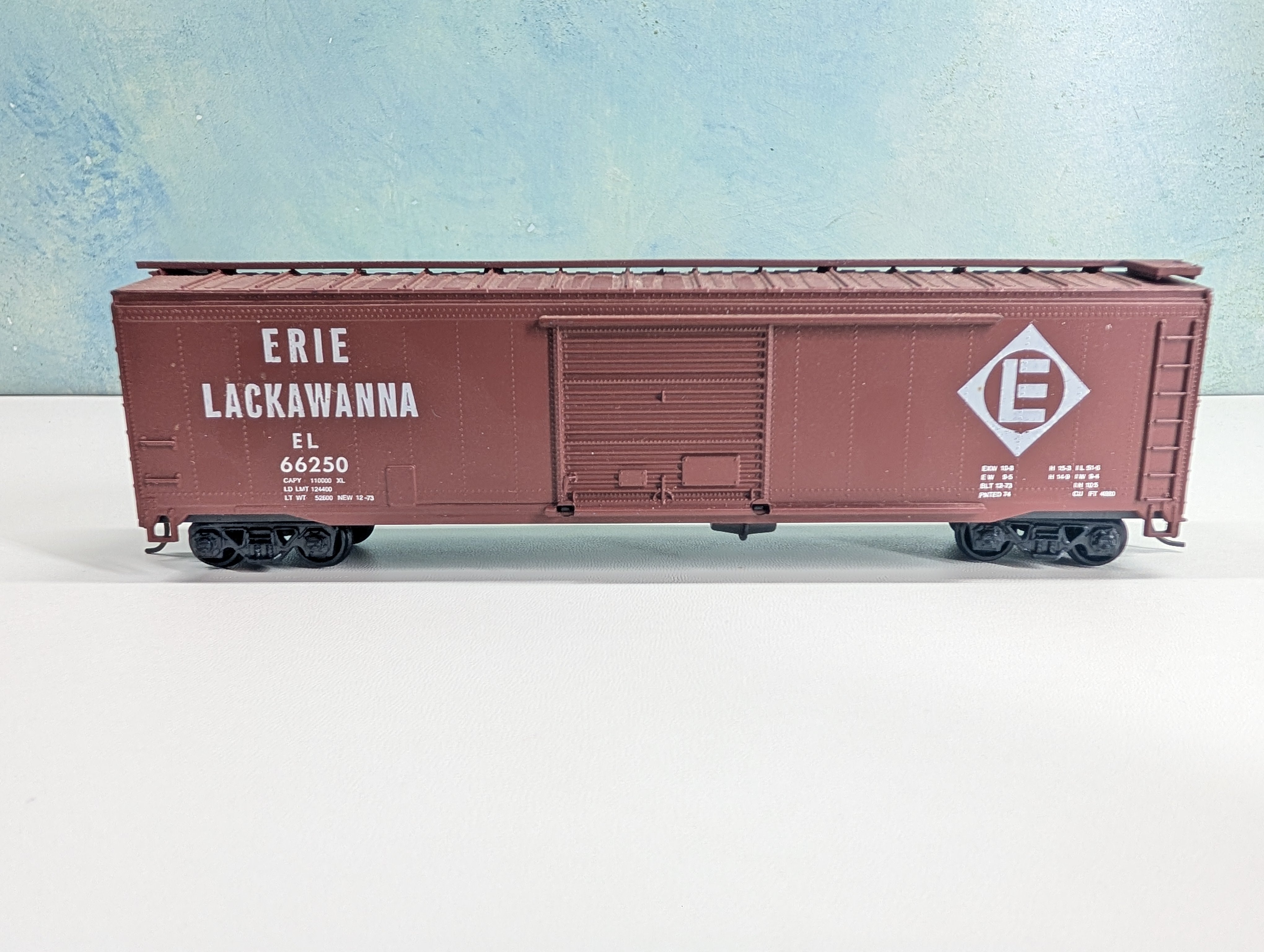 USED Roundhouse HO Scale 50' Box Car Erie Lackawanna EL #66250