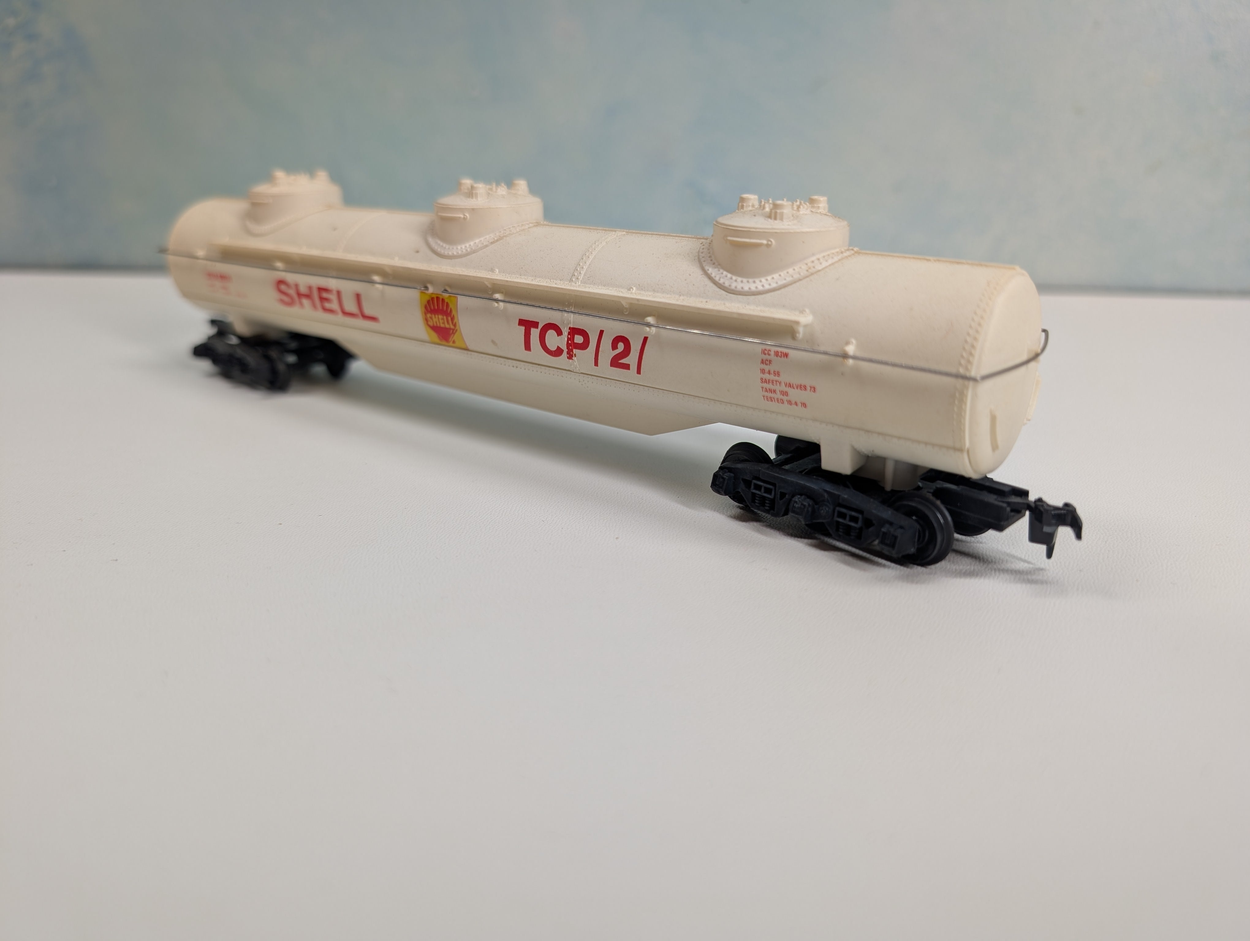 USED Tyco HO Scale 62' Triple Dome Tank Car Shell UTLX #99939