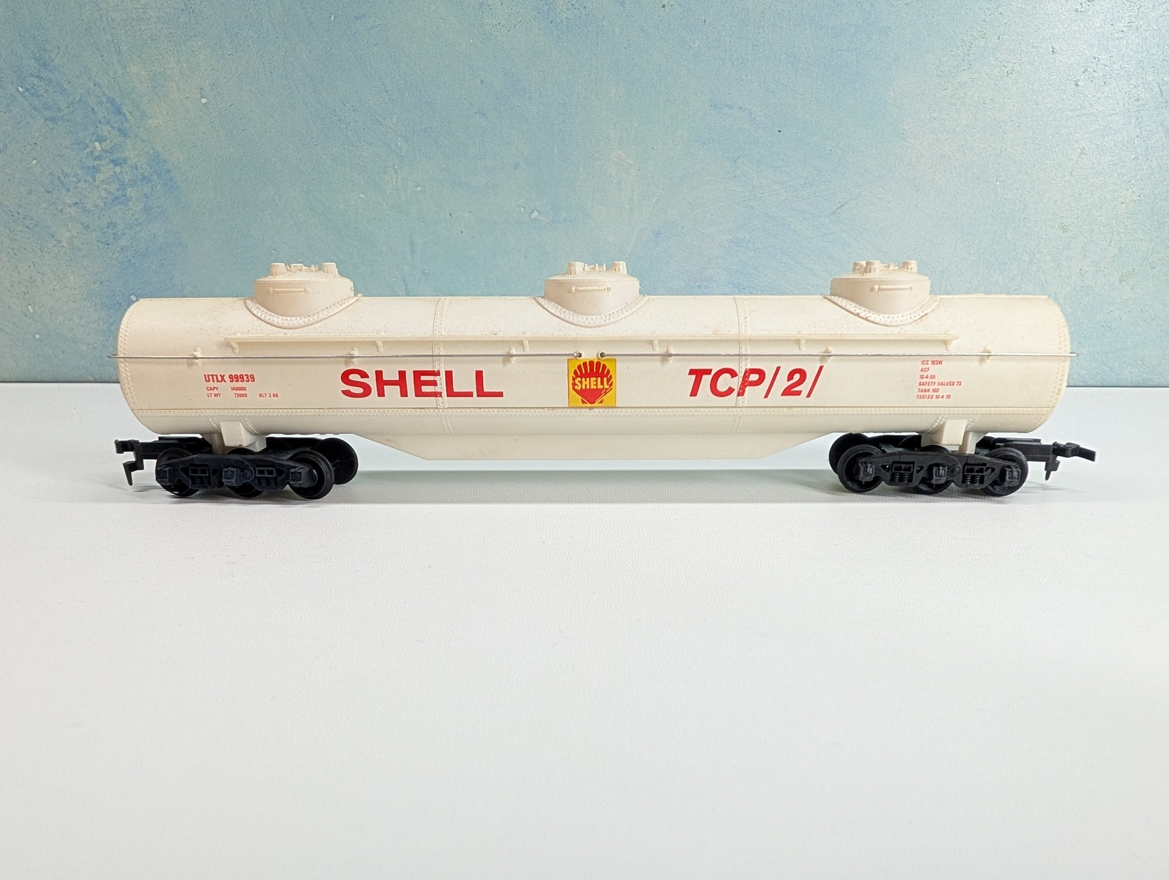 USED Tyco HO Scale 62' Triple Dome Tank Car Shell UTLX #99939