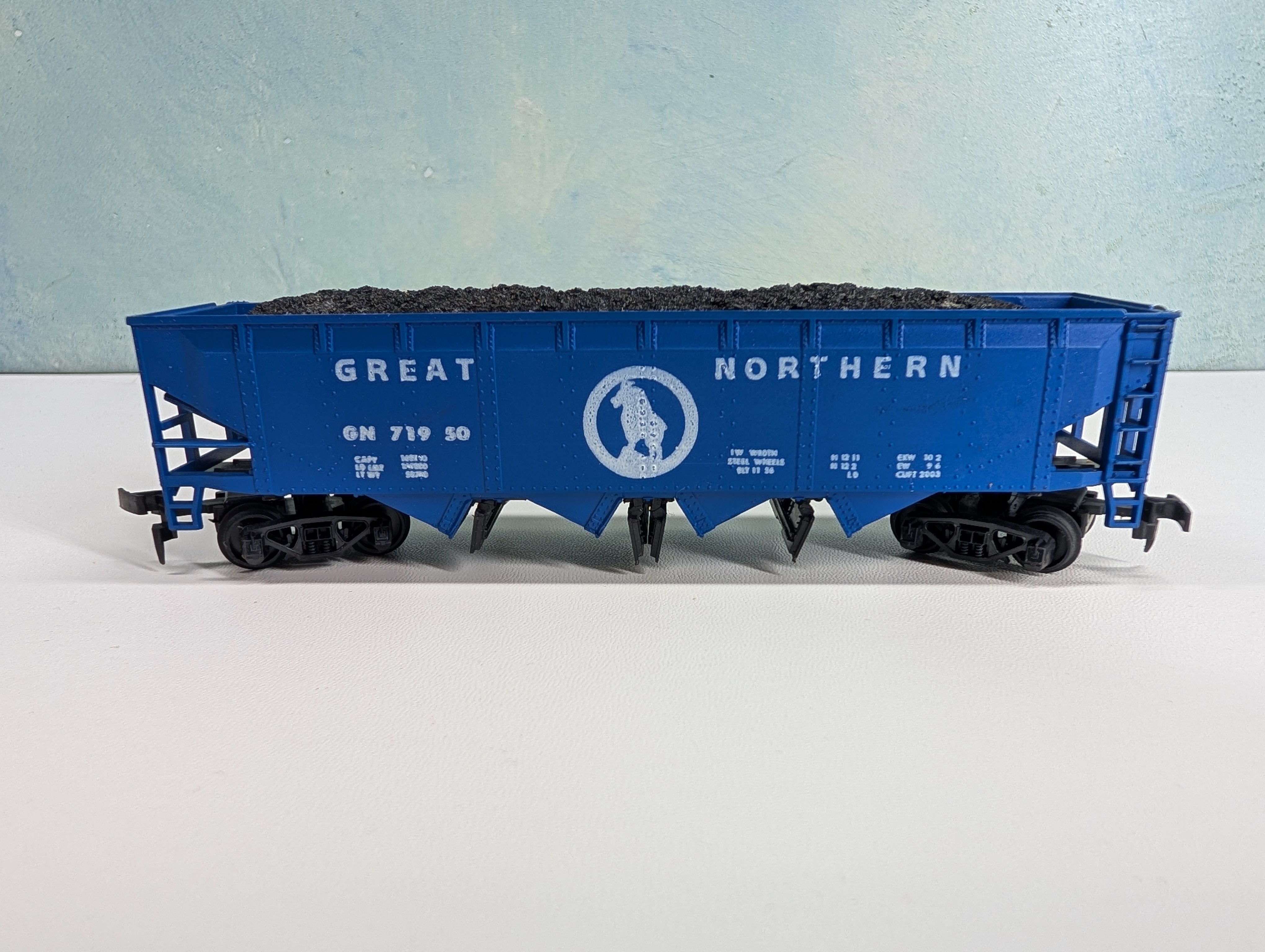 USED AHM HO Scale Operating Quad Hopper w/ Load Great Northern GN #71950