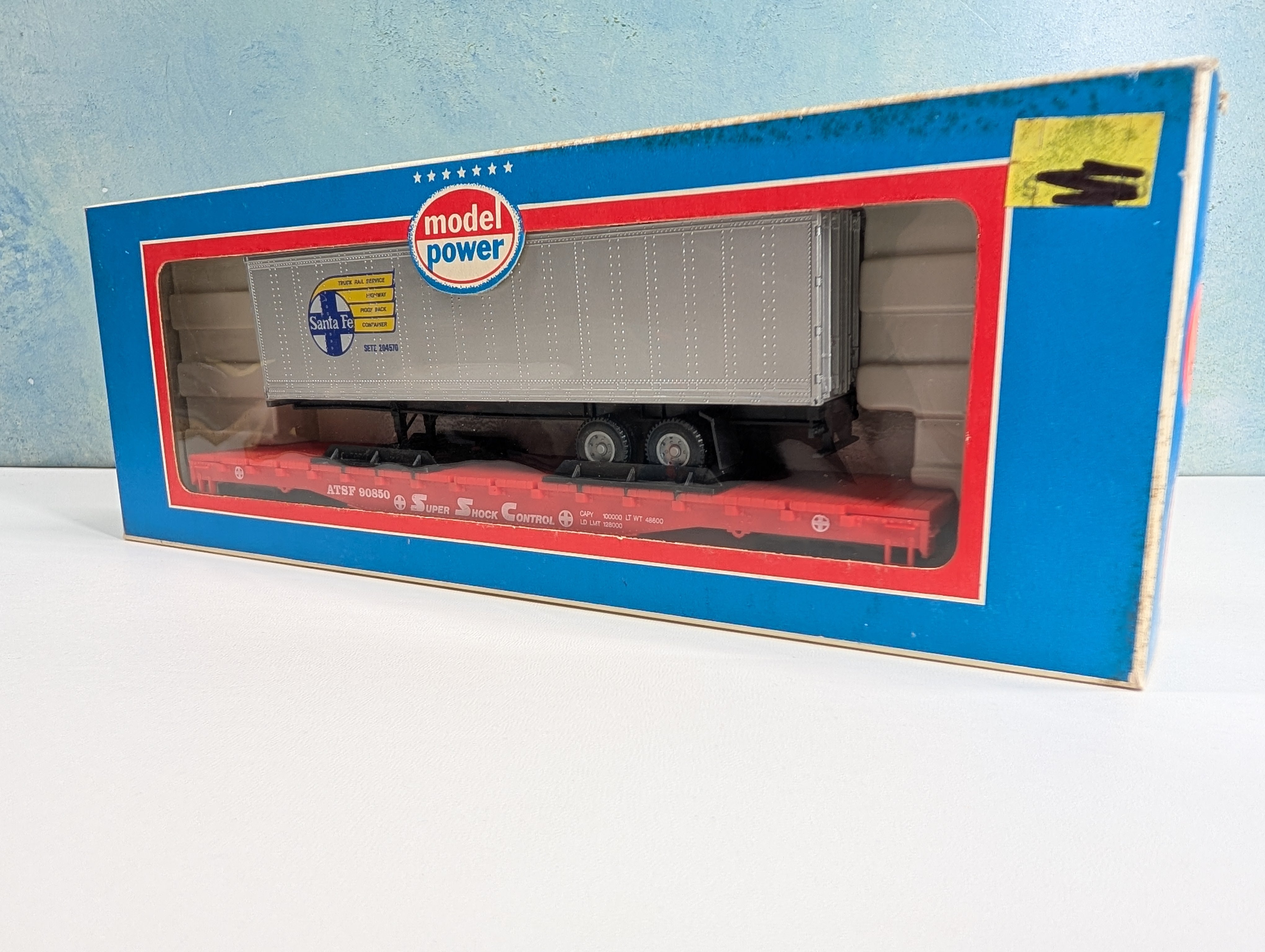 USED Model Power HO Scale 54' Flat Car w/ Trailer Santa Fe ATSF #90850