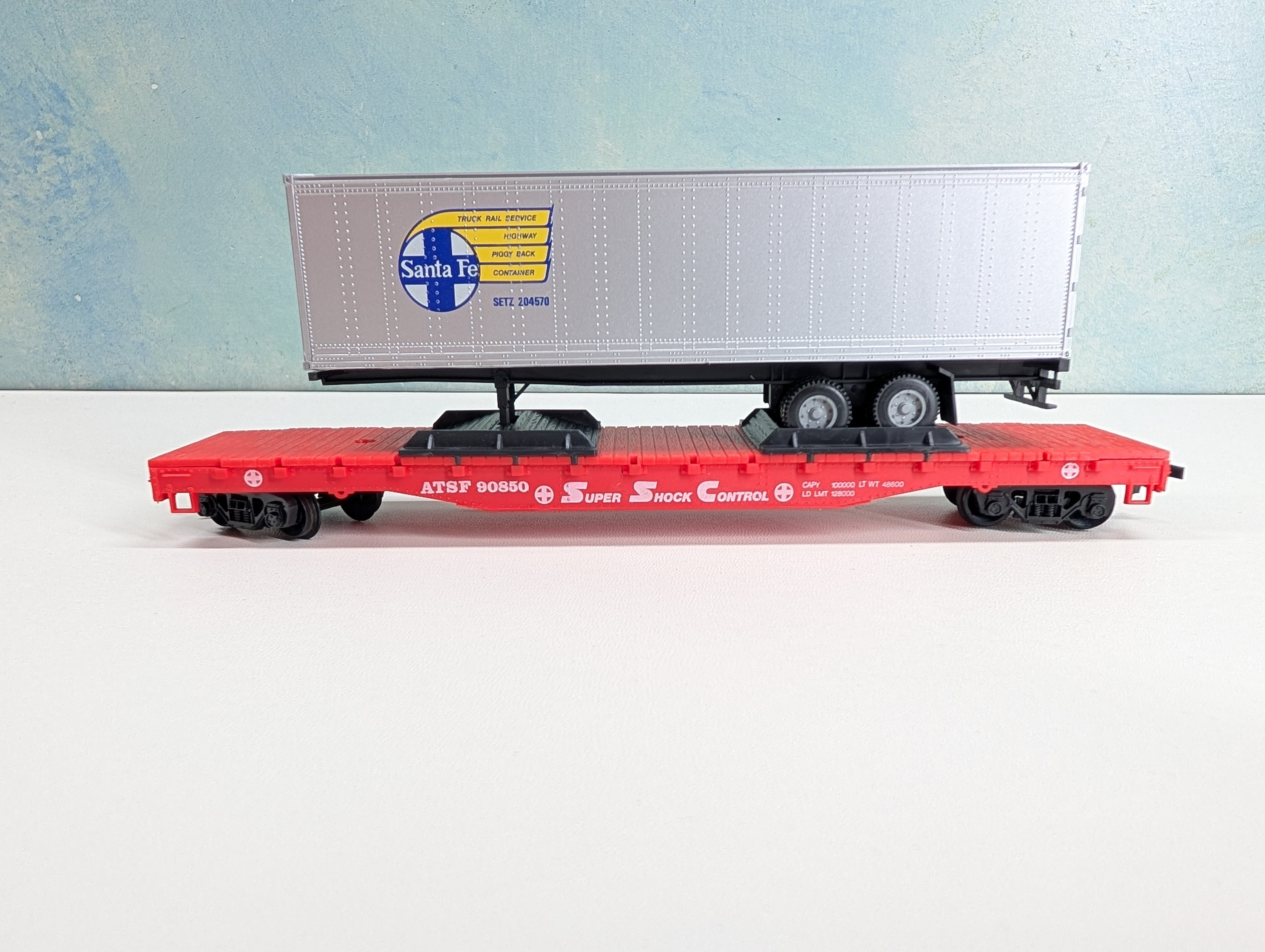USED Model Power HO Scale 54' Flat Car w/ Trailer Santa Fe ATSF #90850