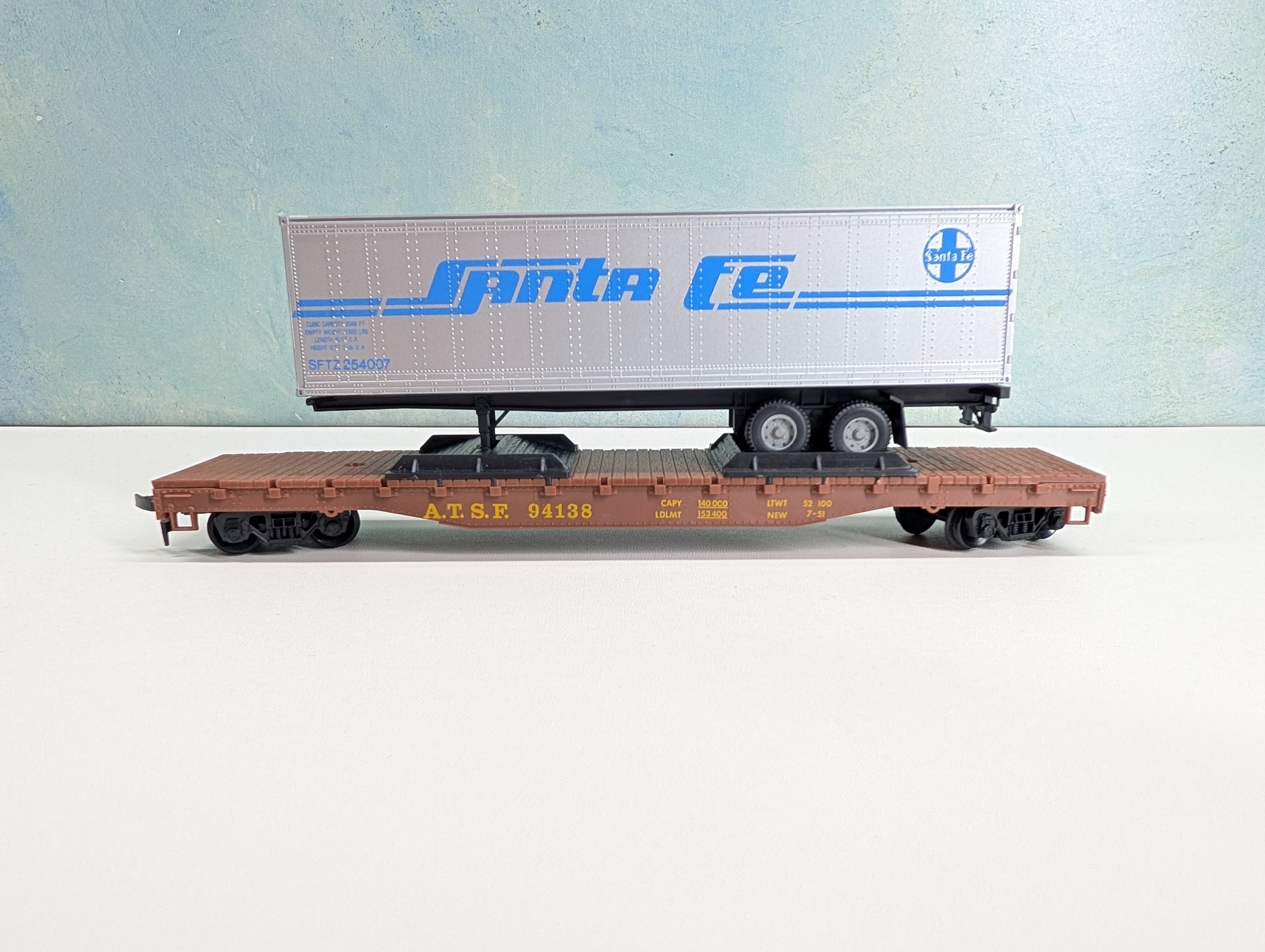 USED Model Power HO Scale 54' Flat Car w/ Trailer Santa Fe ATSF #94138