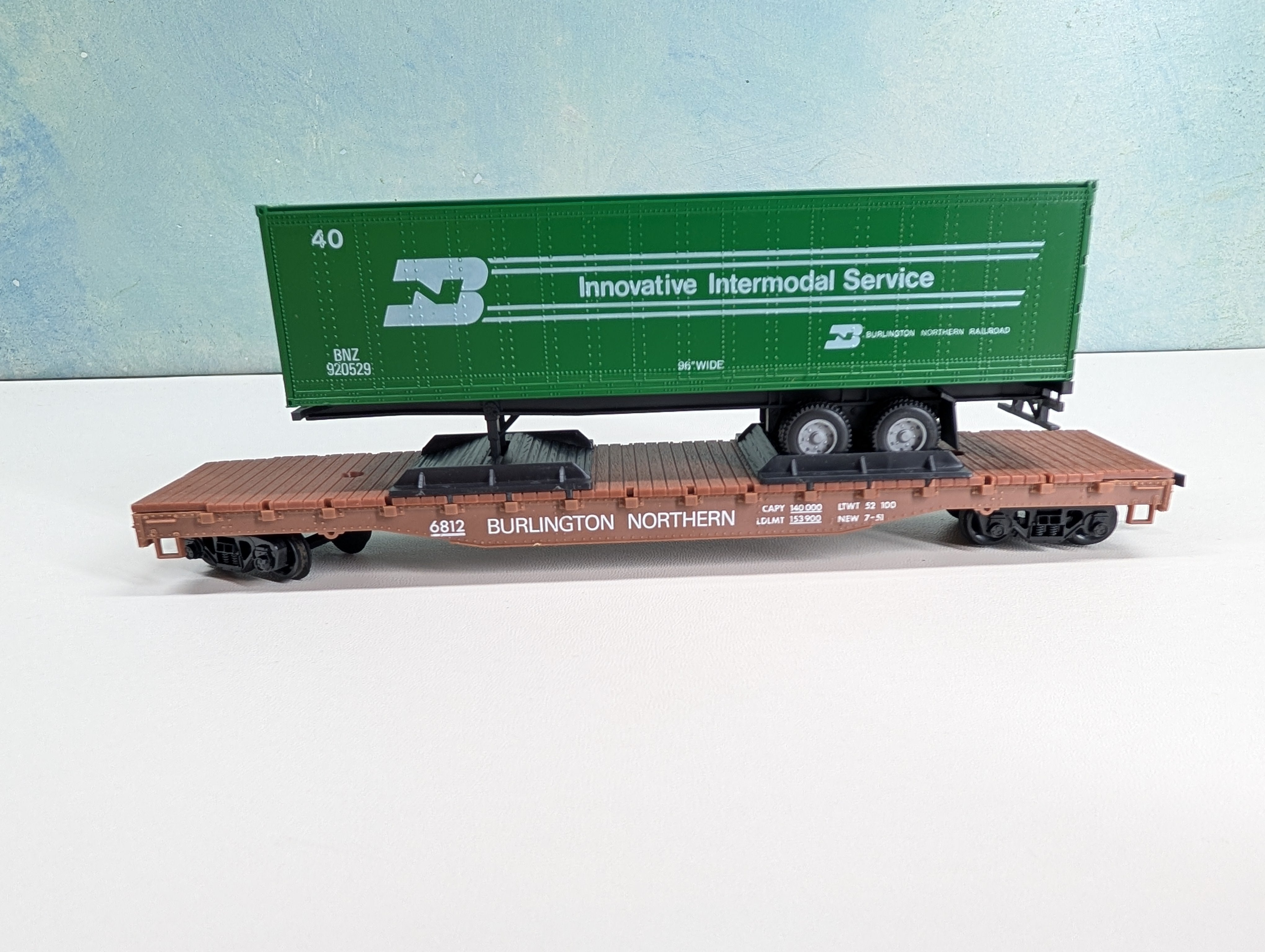 USED Model Power HO Scale 54' Flat Car w/ Trailer Burlington Northern BN #6812