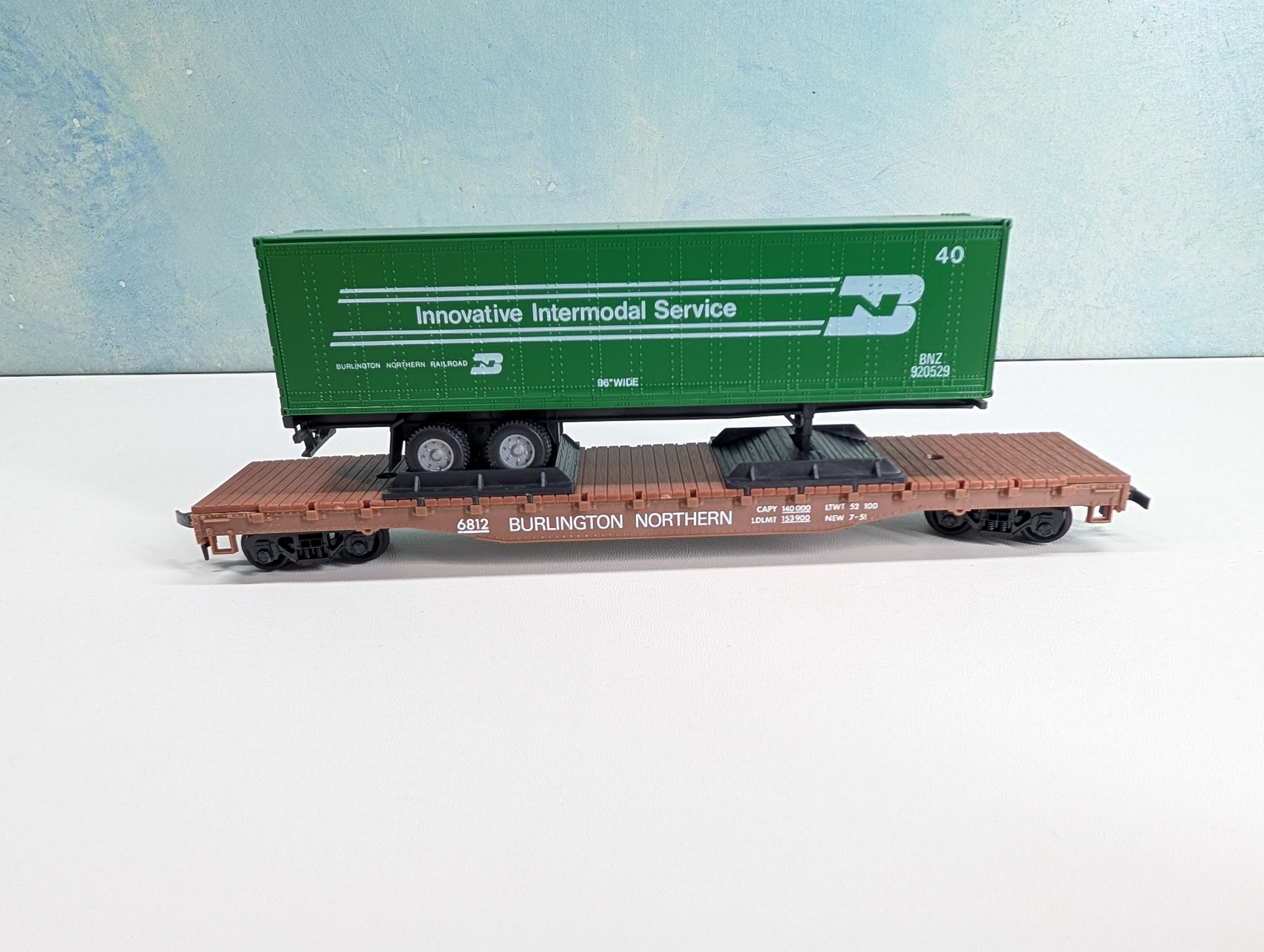 USED Model Power HO Scale 54' Flat Car w/ Trailer Burlington Northern BN #6812