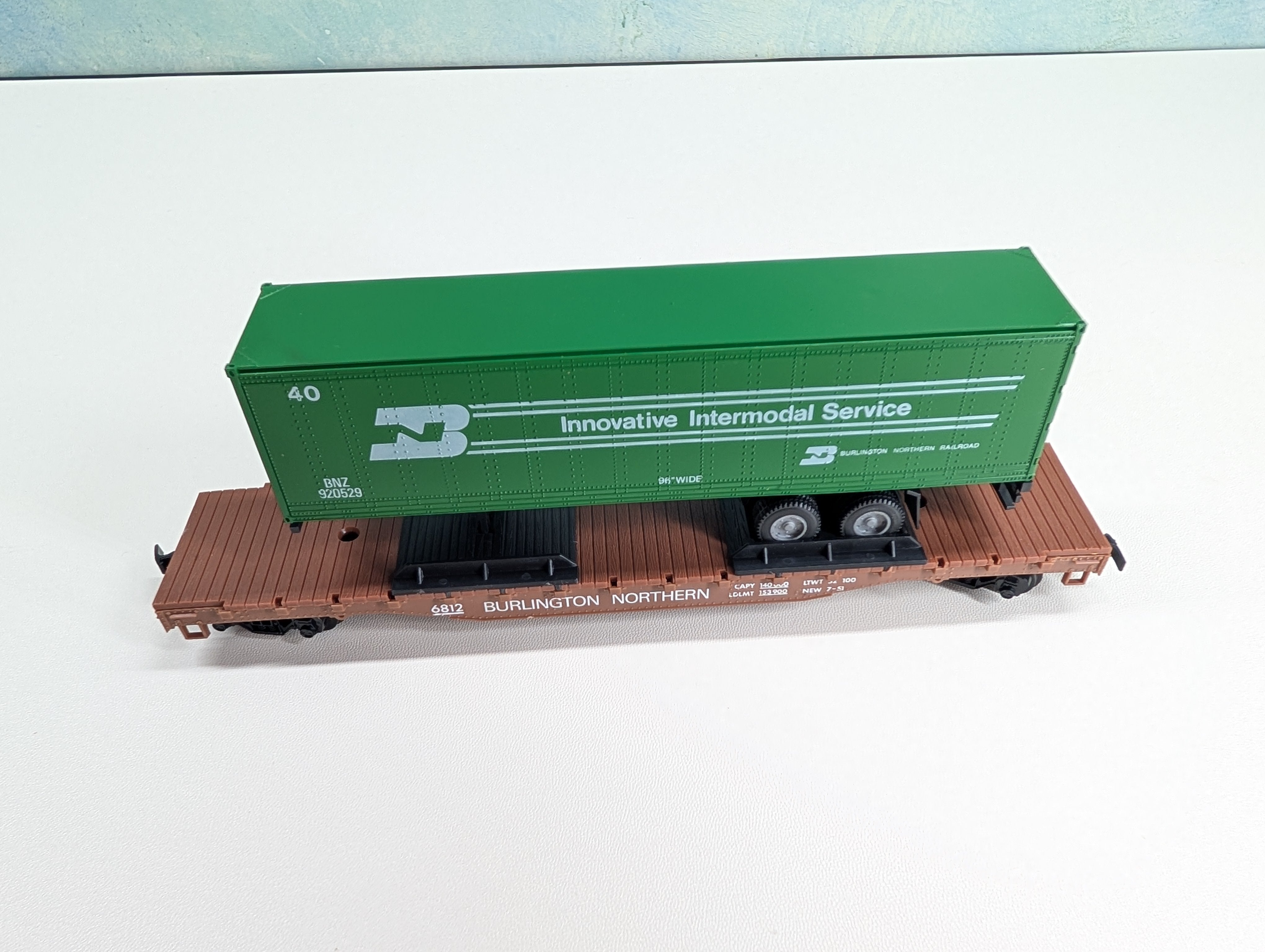 USED Model Power HO Scale 54' Flat Car w/ Trailer Burlington Northern BN #6812