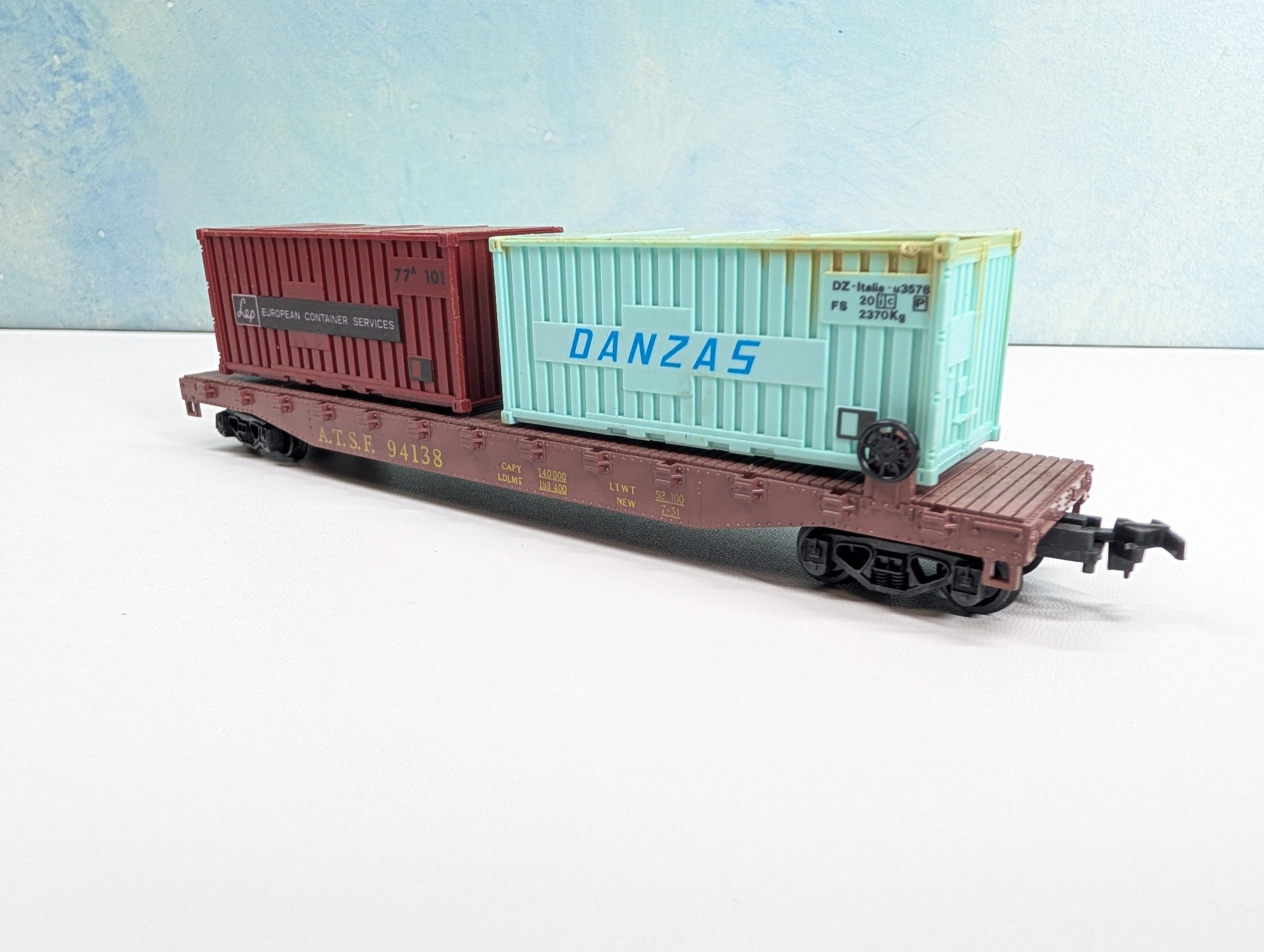 USED PMI HO Scale 50' Flat Car w/ Containers Santa Fe ATSF #94138