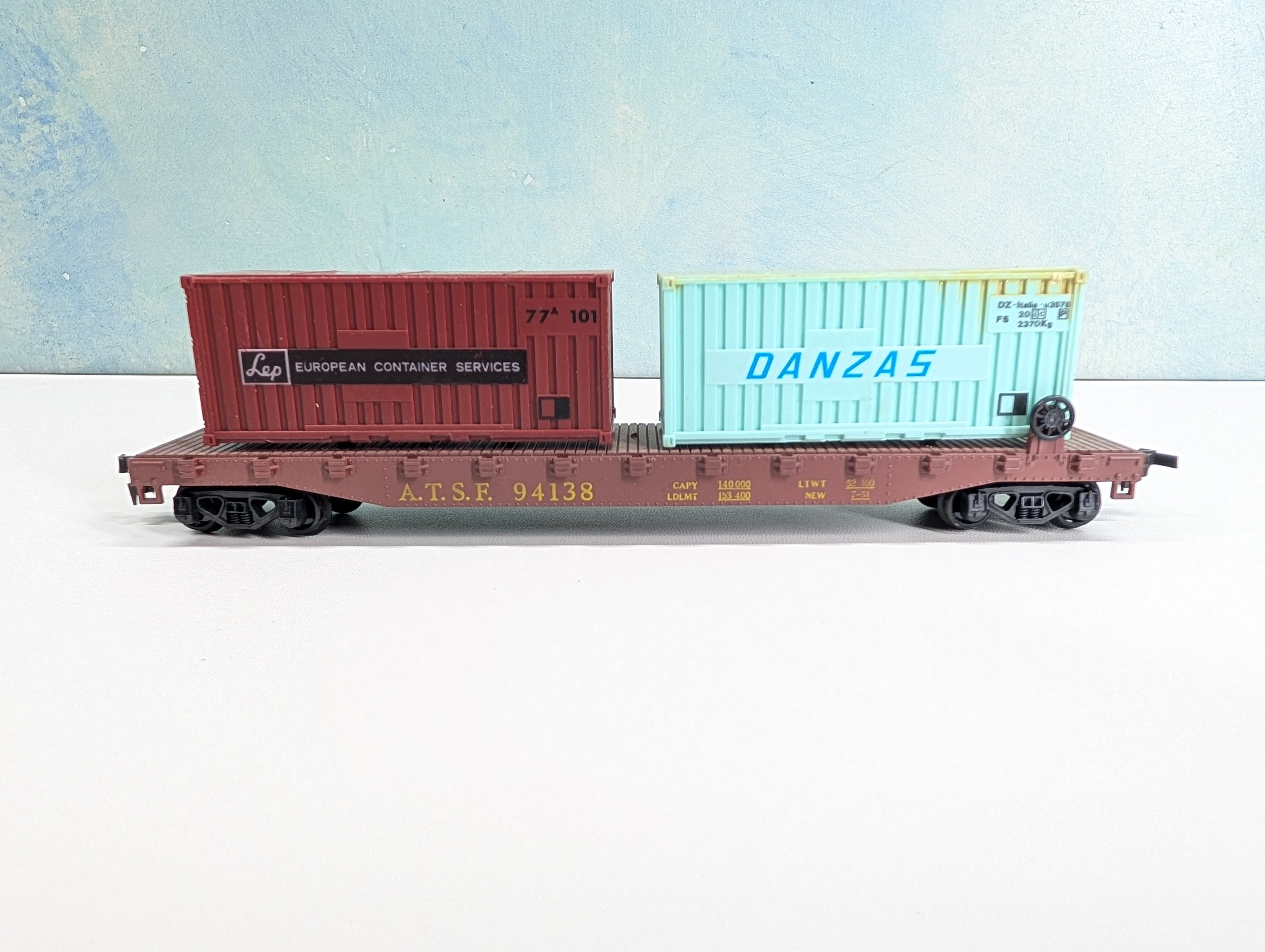 USED PMI HO Scale 50' Flat Car w/ Containers Santa Fe ATSF #94138