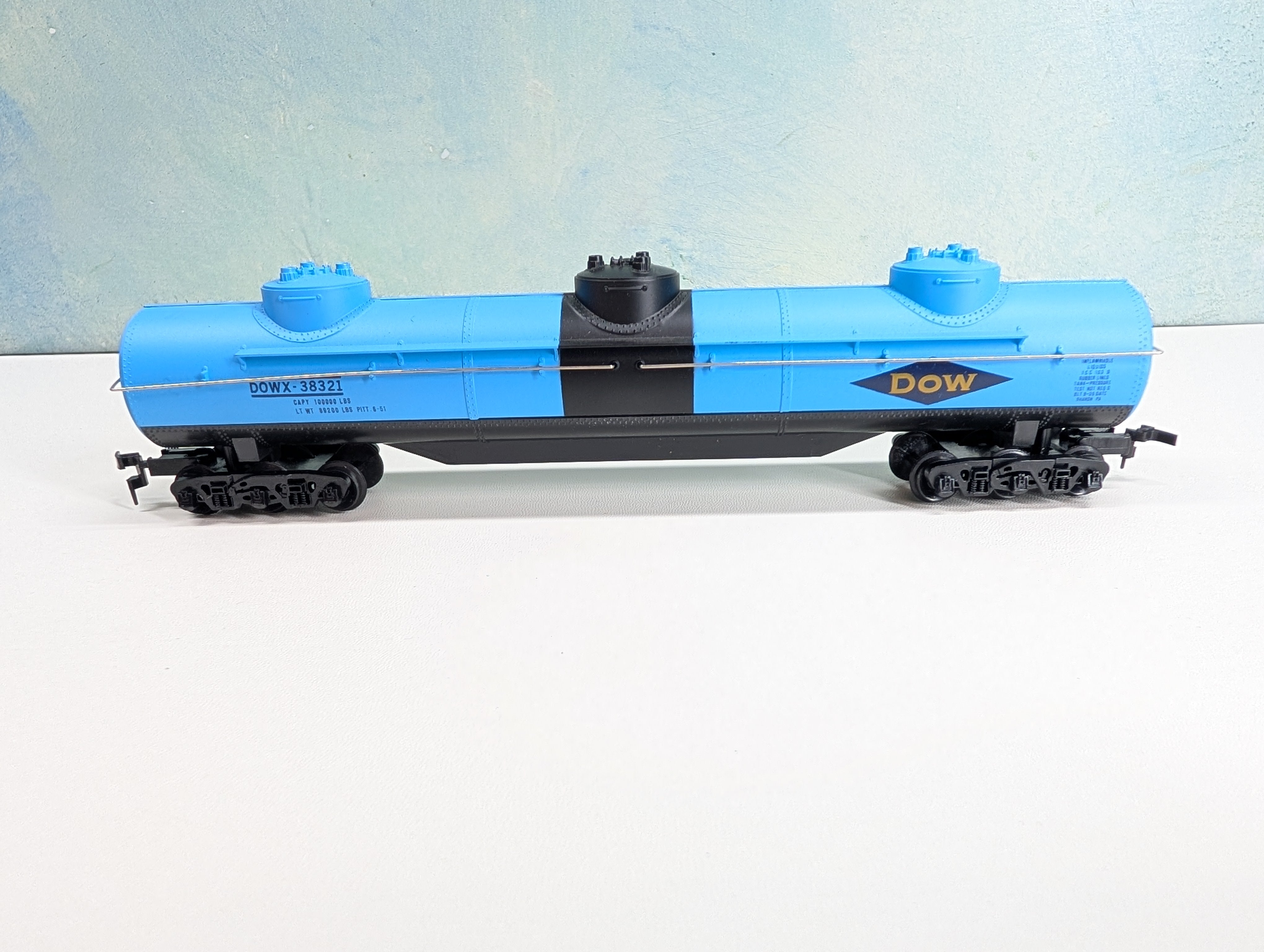 USED PEMCO HO Scale 60' Tank Car Dow Chemical DOWX #38321