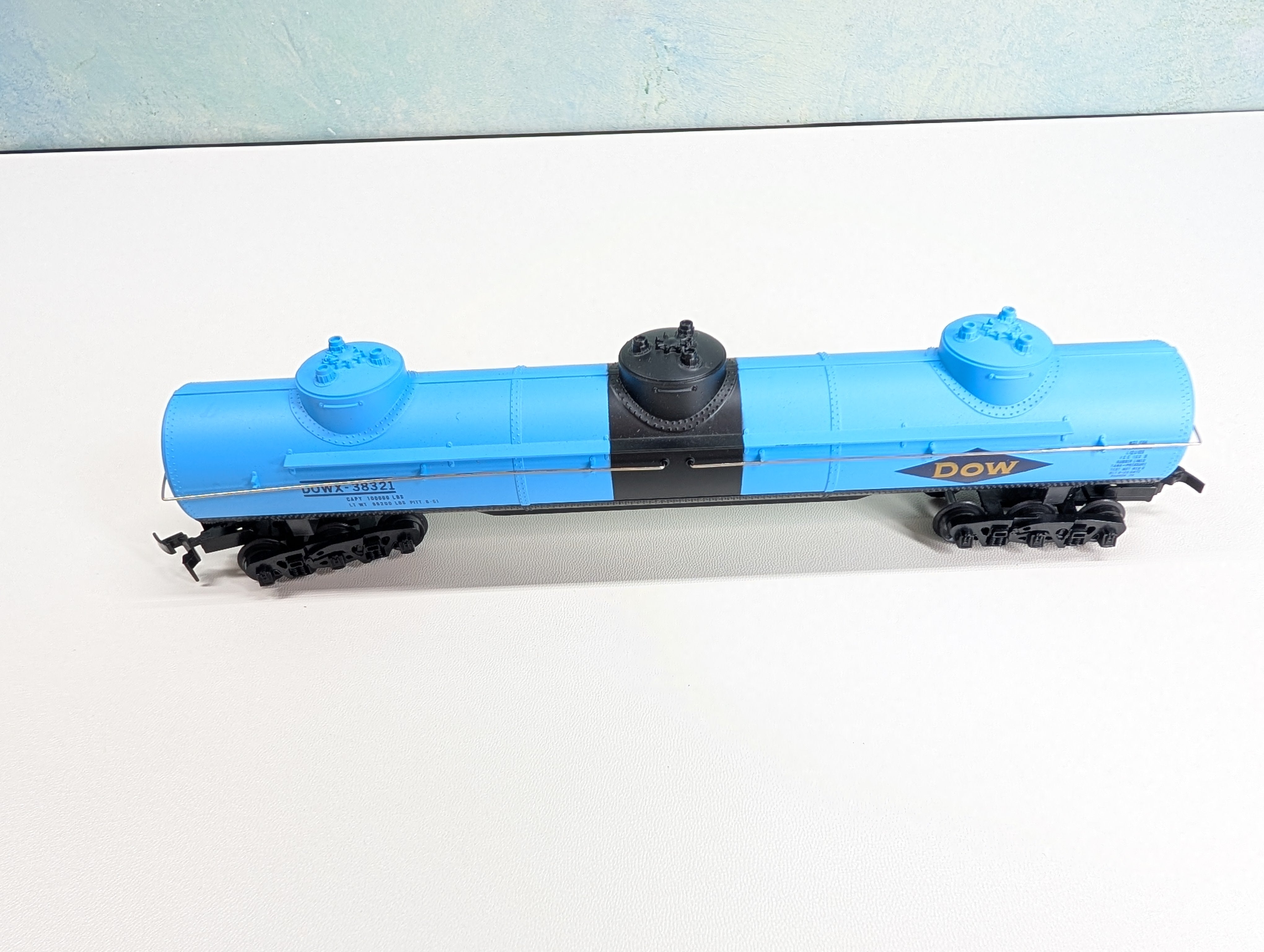 USED PEMCO HO Scale 60' Tank Car Dow Chemical DOWX #38321