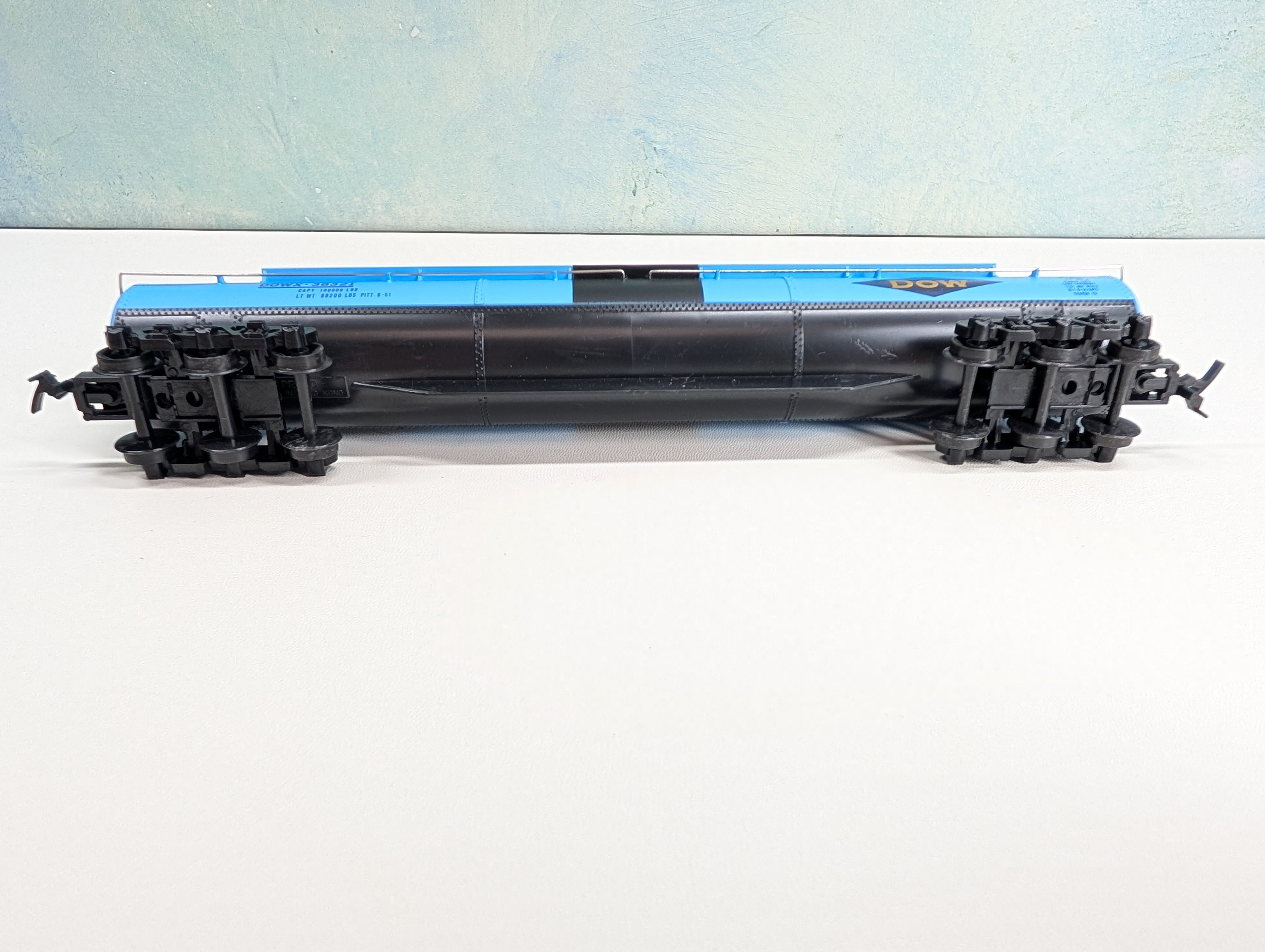 USED PEMCO HO Scale 60' Tank Car Dow Chemical DOWX #38321