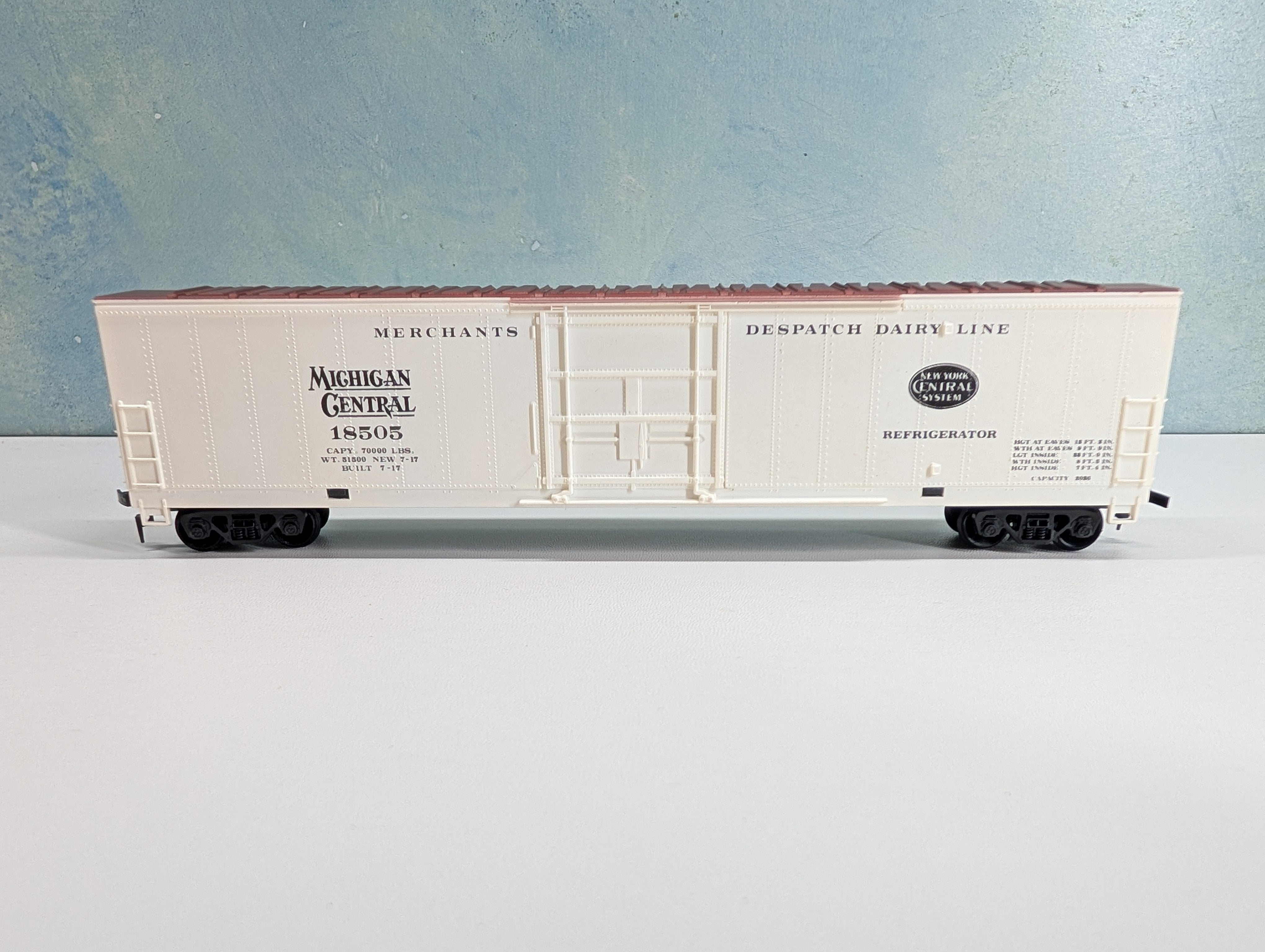 USED PEMCO HO Scale 60' Reefer Box Car Michigan Central #18505 Merchants Despatch